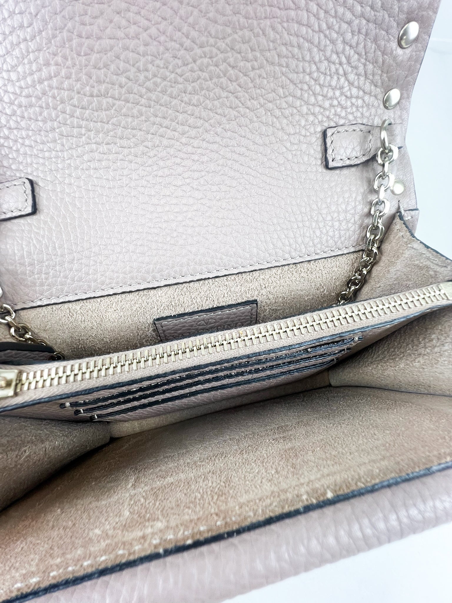 Valentino Garvani Rockstud Chain WOC in Blush Pink