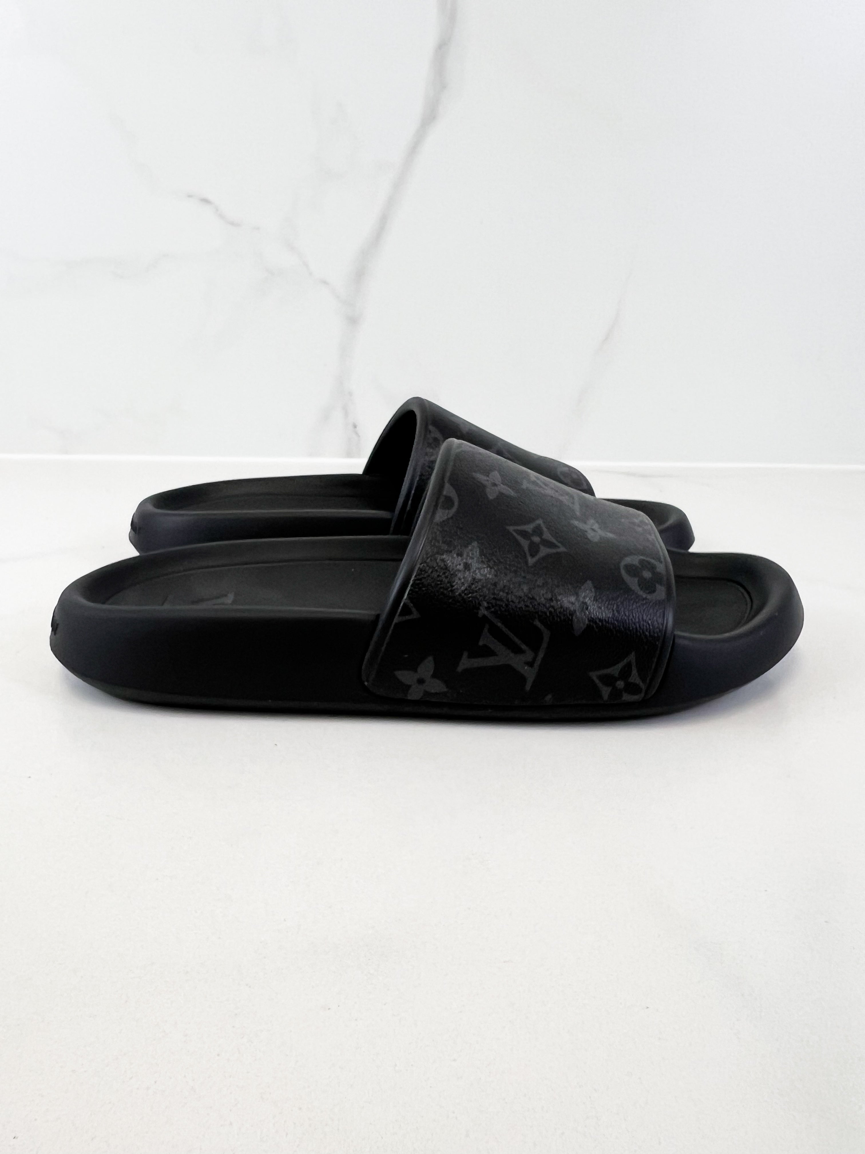 Louis Vuitton Men's Pool Slides Size 7