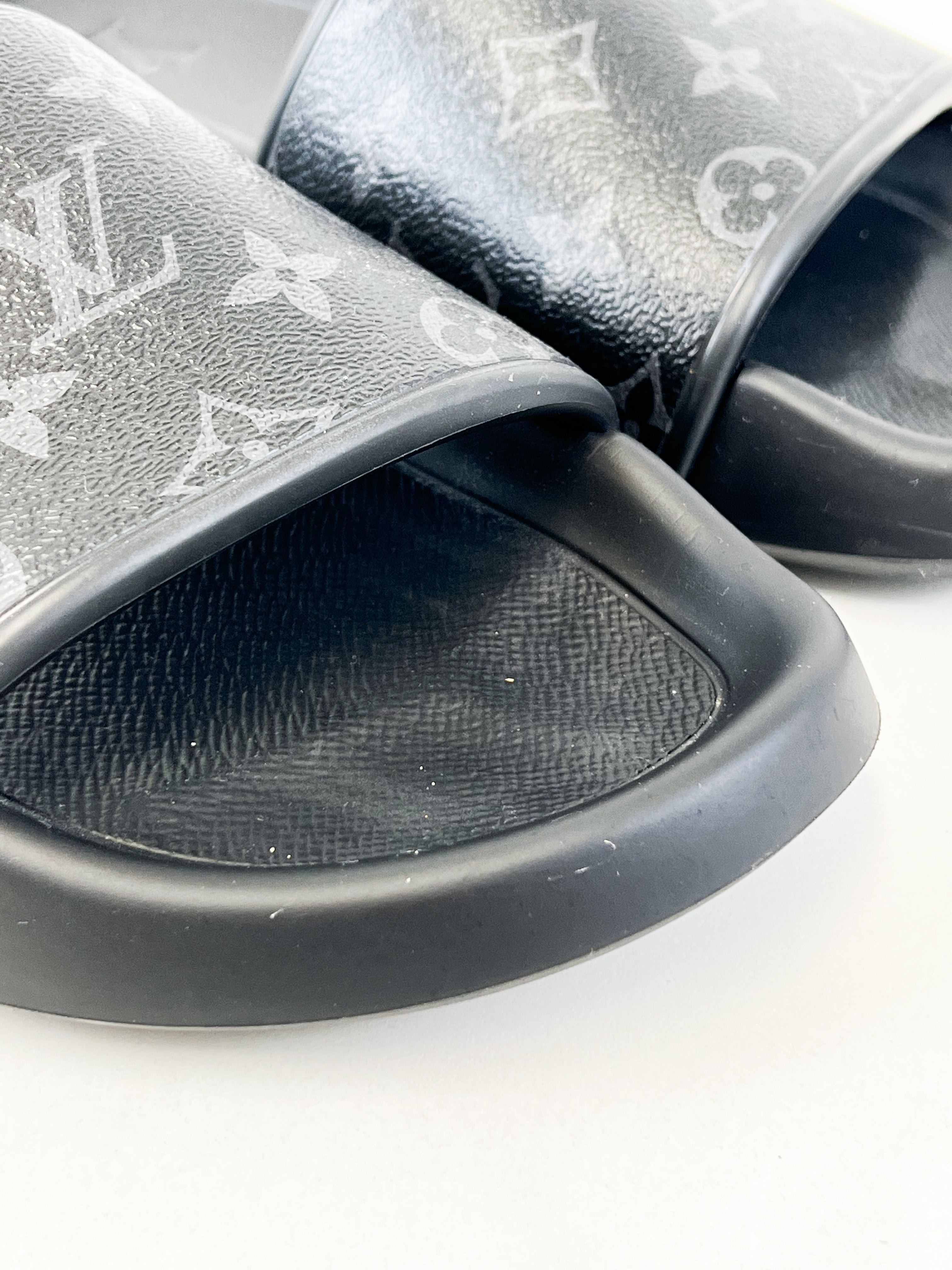 Louis Vuitton Men's Pool Slides Size 7