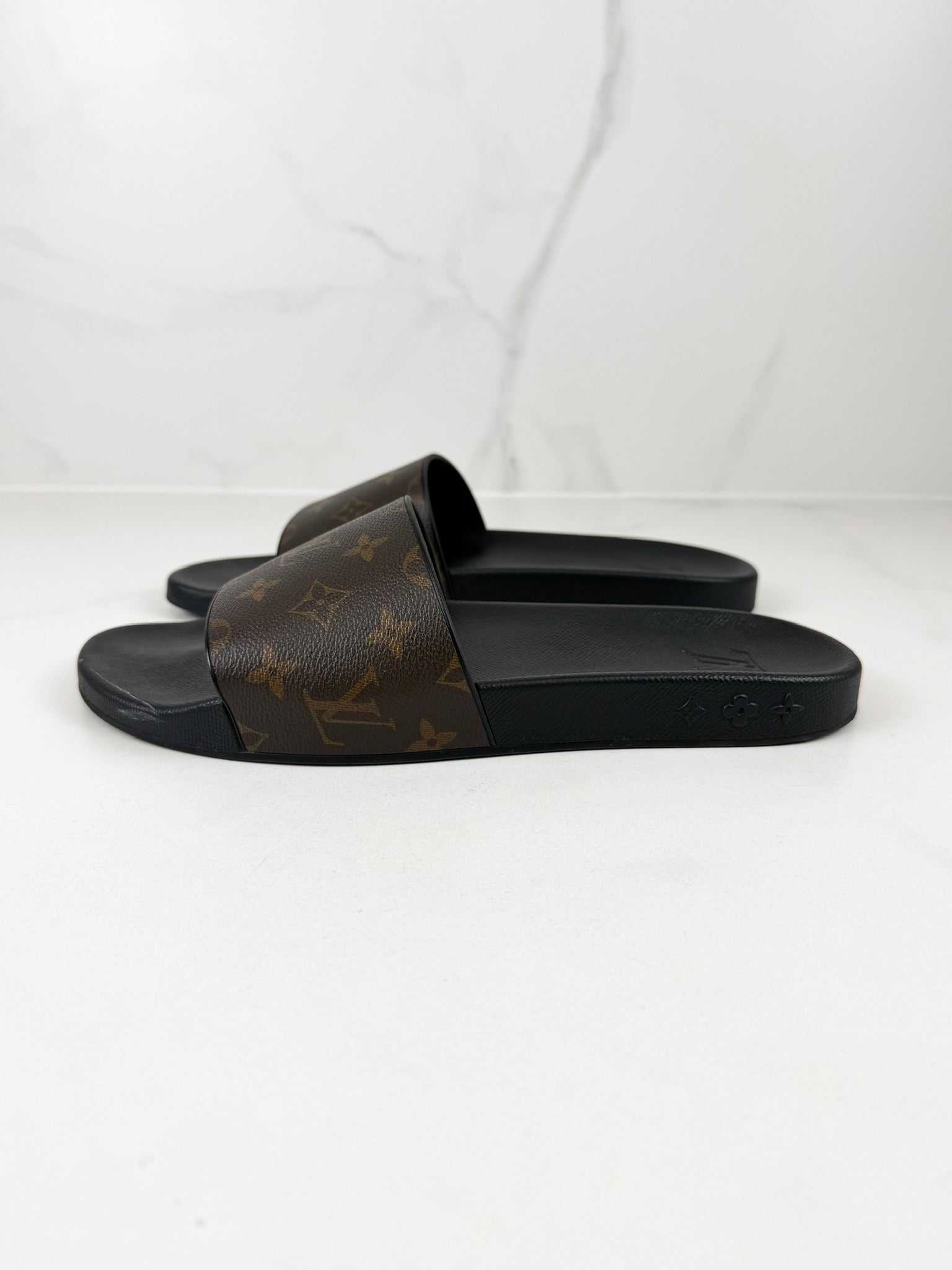 Louis Vuitton Men's Pool Slides Size 10