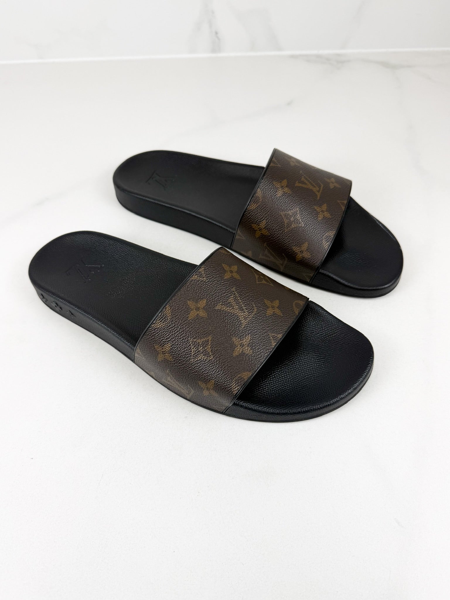 Louis Vuitton Men's Pool Slides Size 10