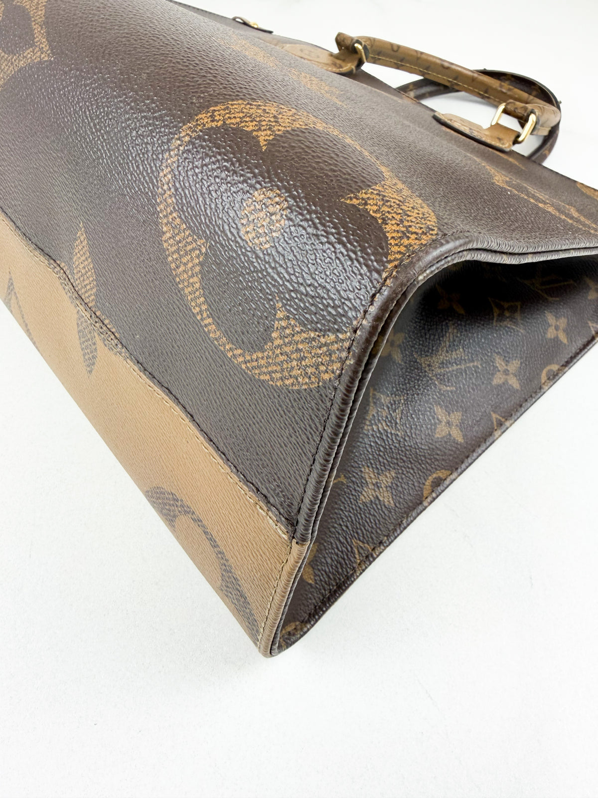 Louis Vuitton Reverse Onthego MM