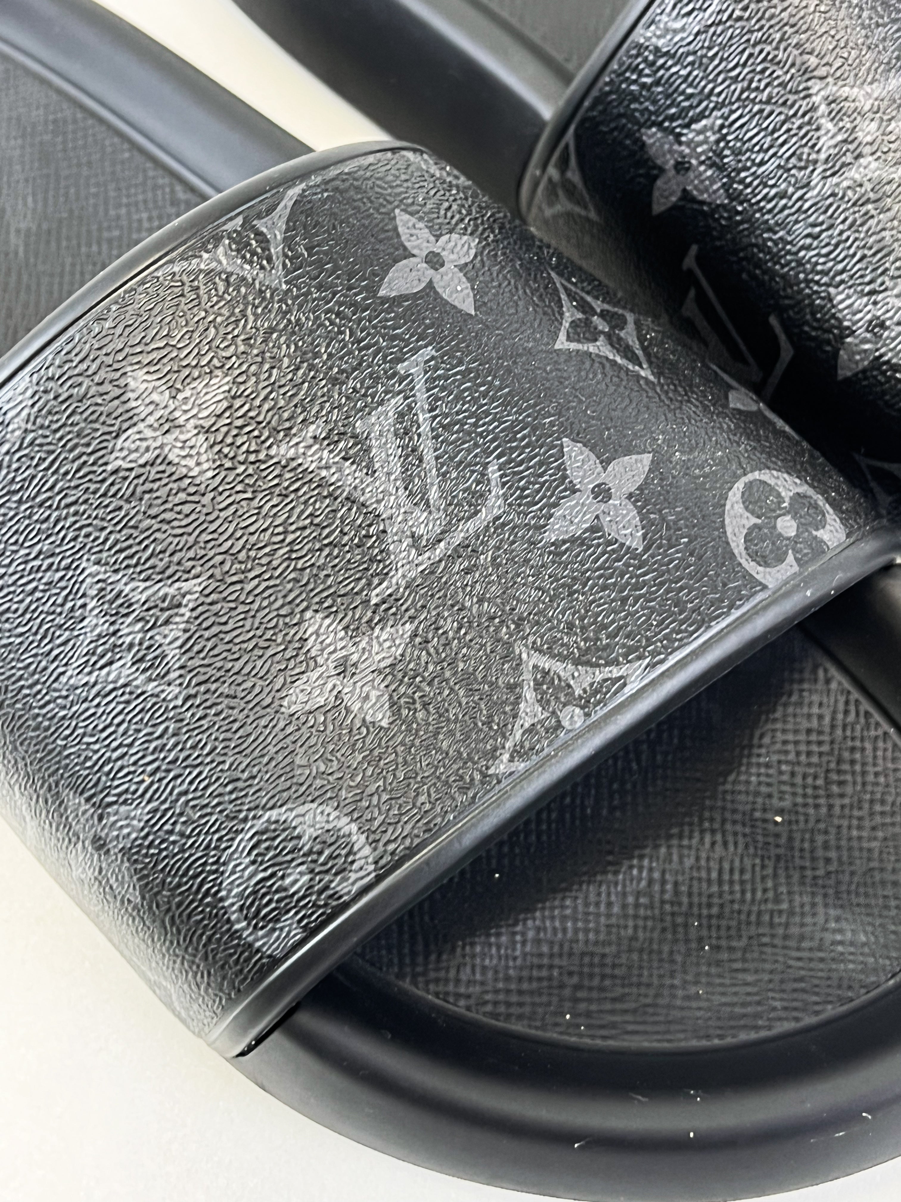 Louis Vuitton Men's Pool Slides Size 7