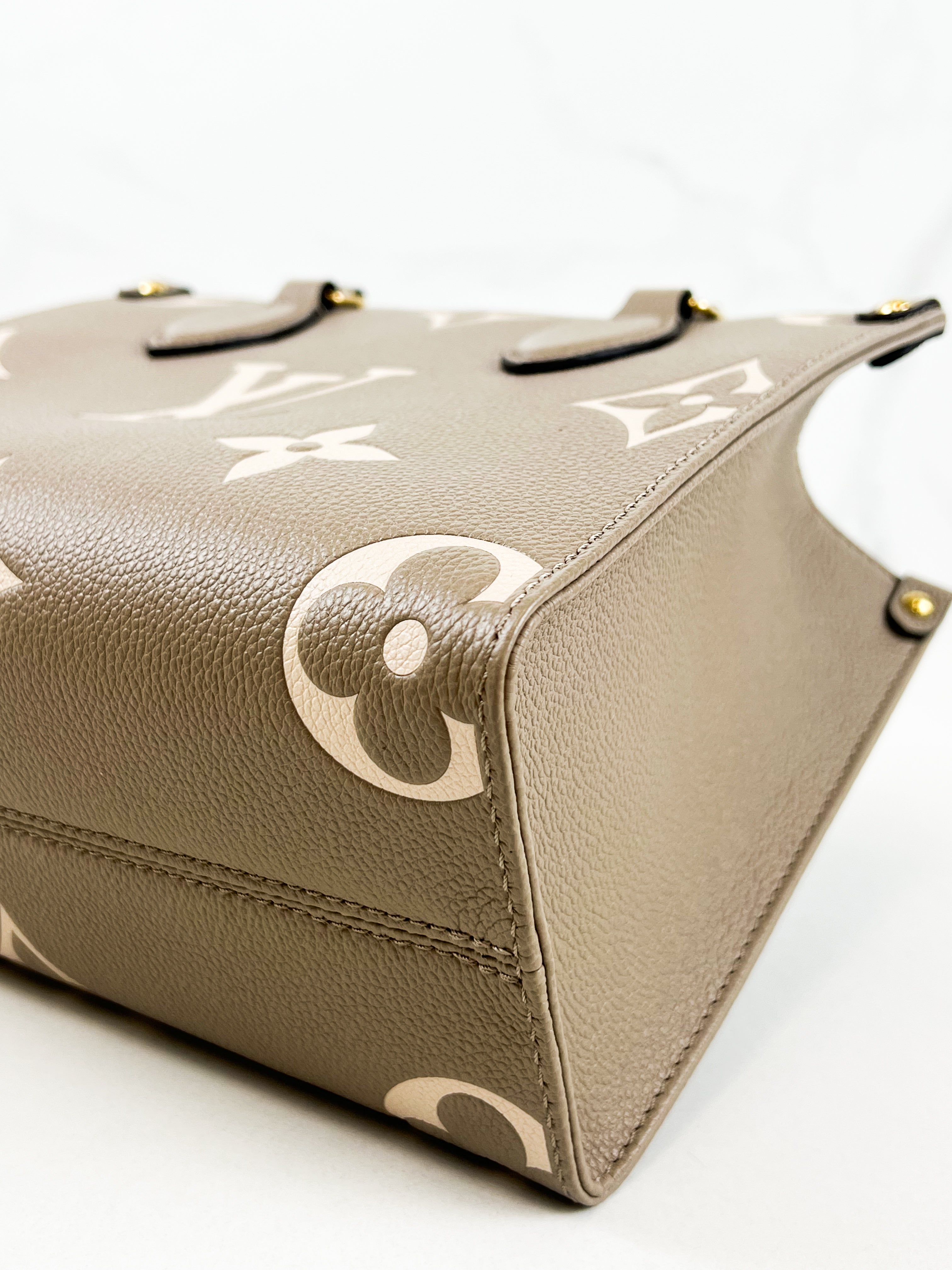 Louis Vuitton Onthego PM Tourterelle Crème