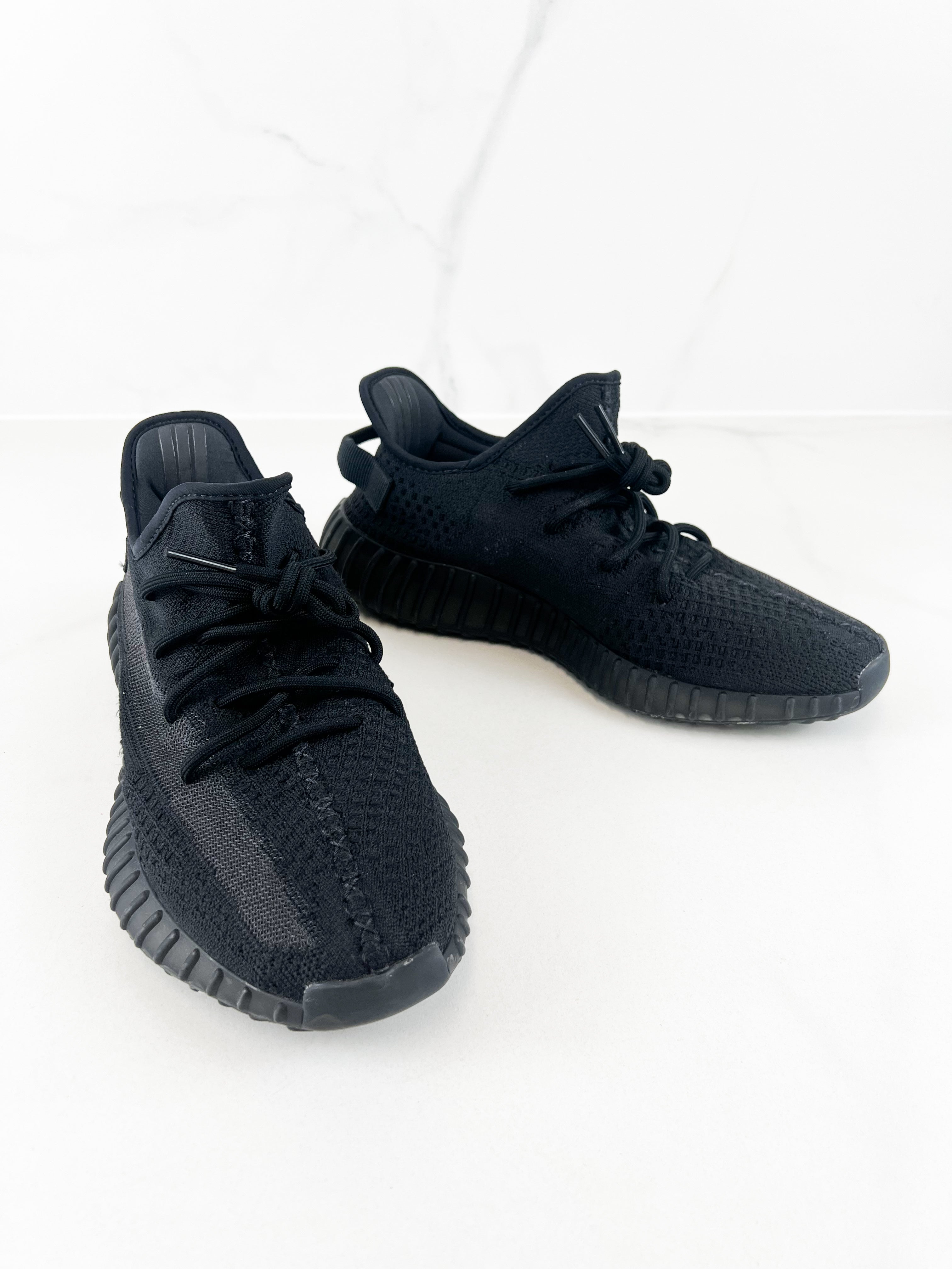 Yeezy Boost 350 V2 Onyx Size 10.5 US Men's