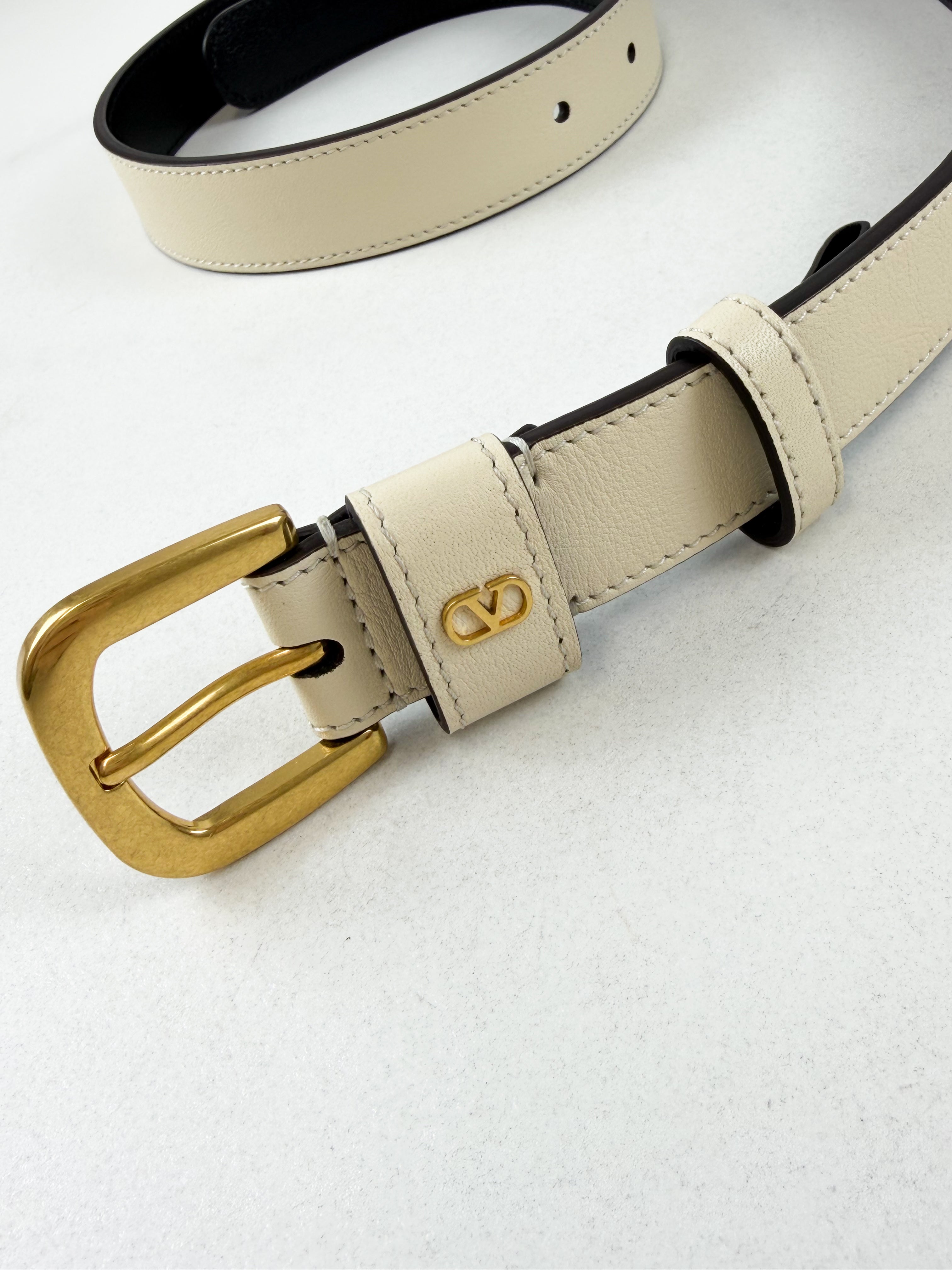 Valentino Garavani V Logo Plaque Belt