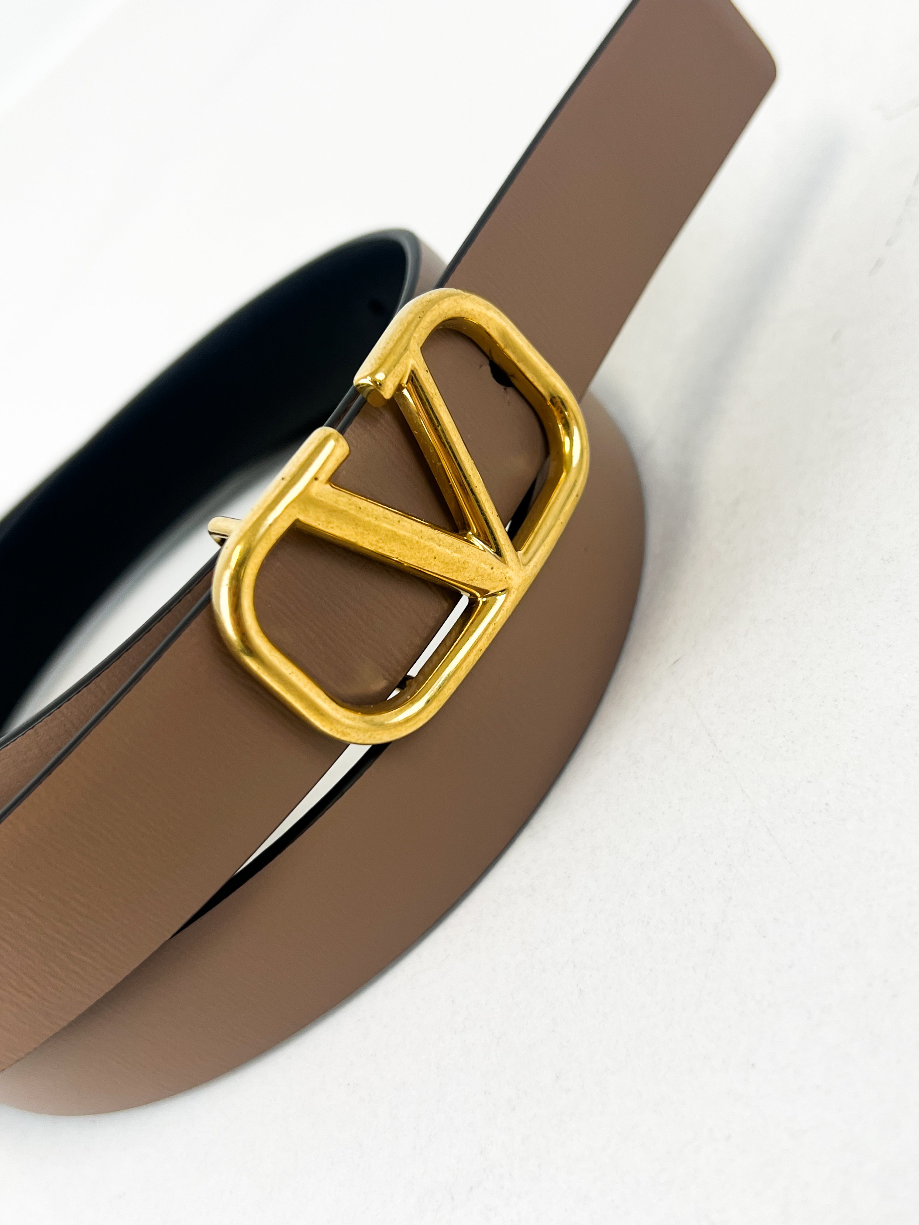Valentino Reversible VLogo Belt in Calfskin Size 75