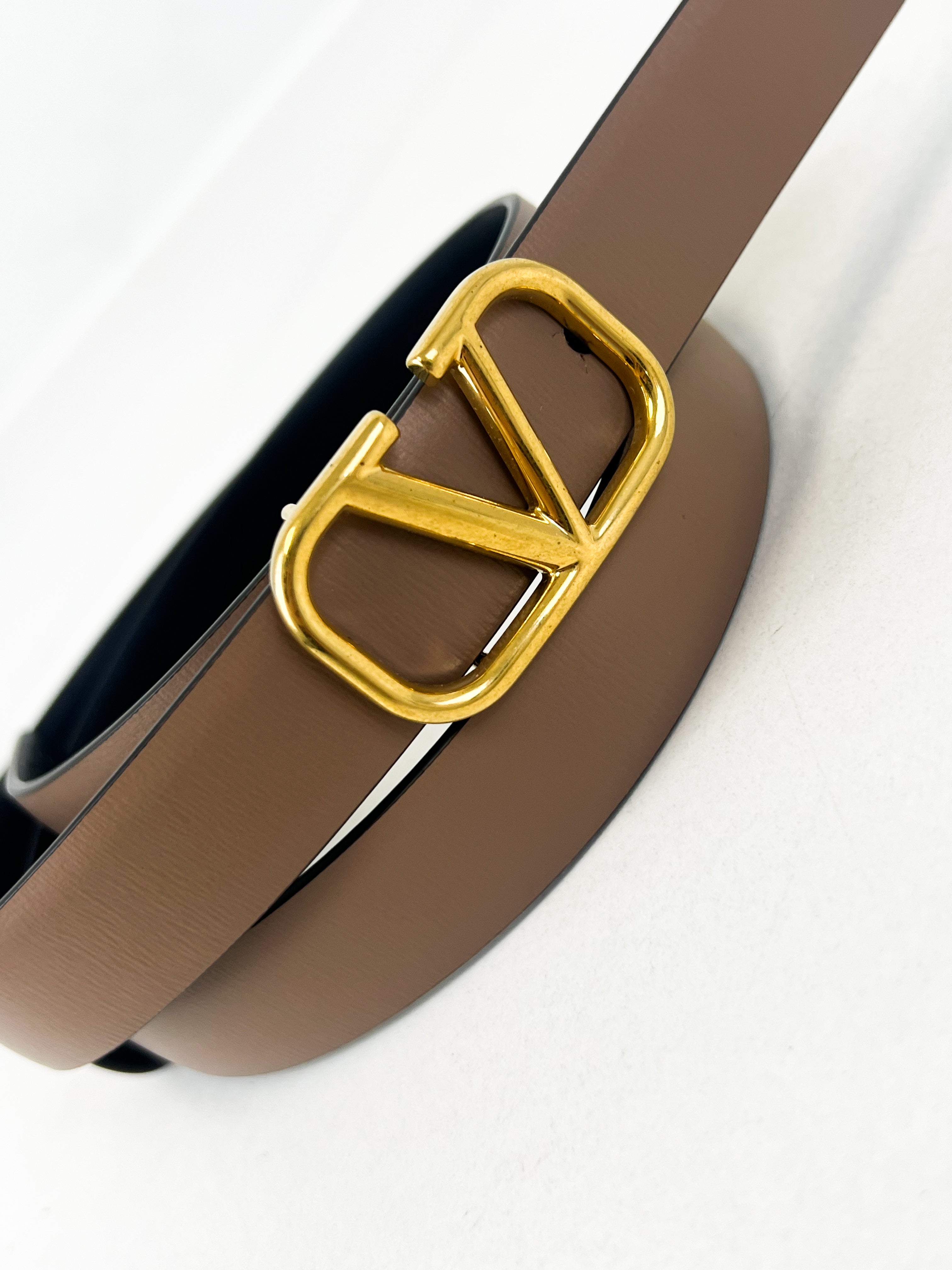 Valentino Reversible VLogo Belt in Calfskin Size 75