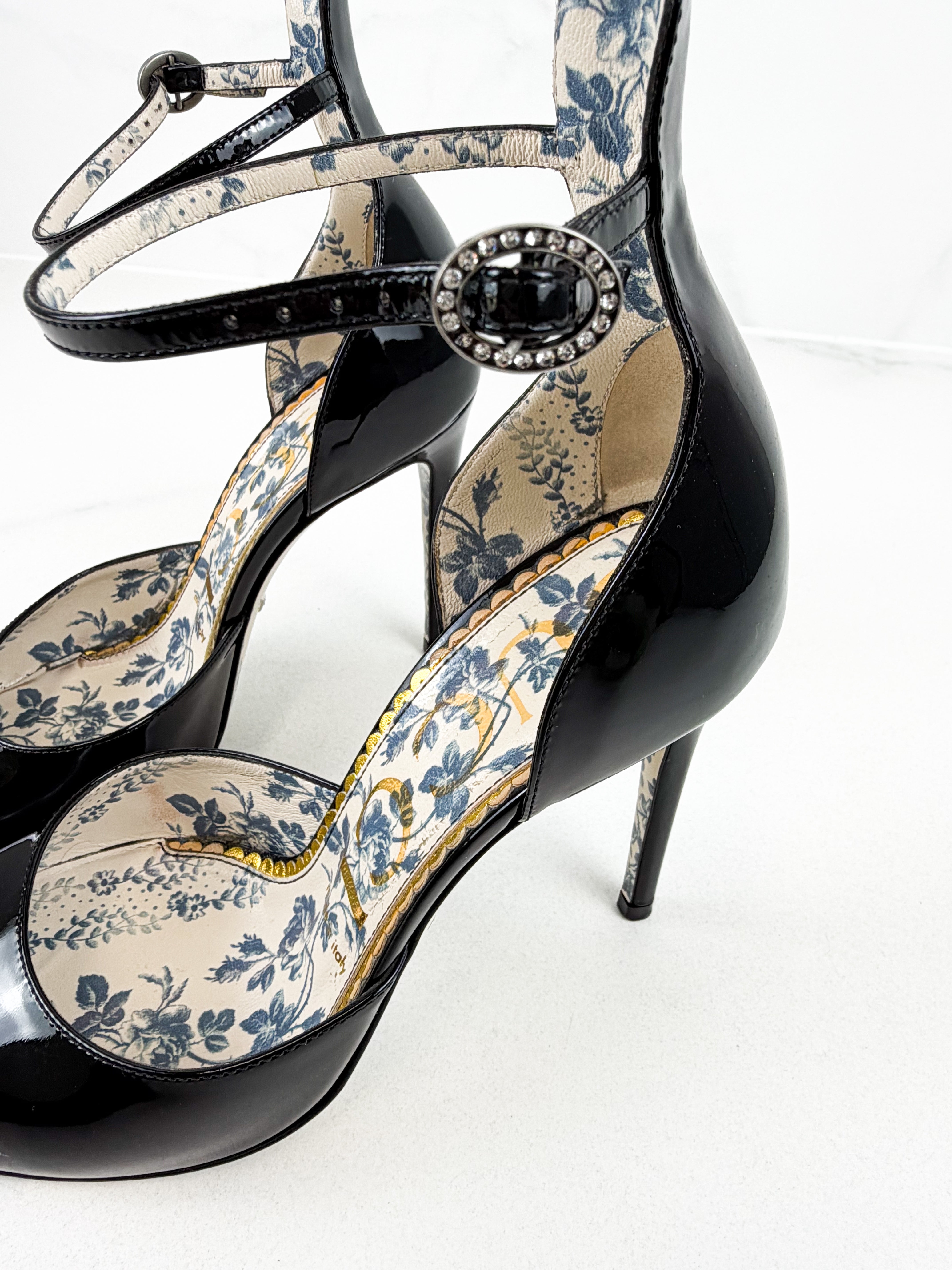 Gucci Vernice Crystal Black Patent Pumps