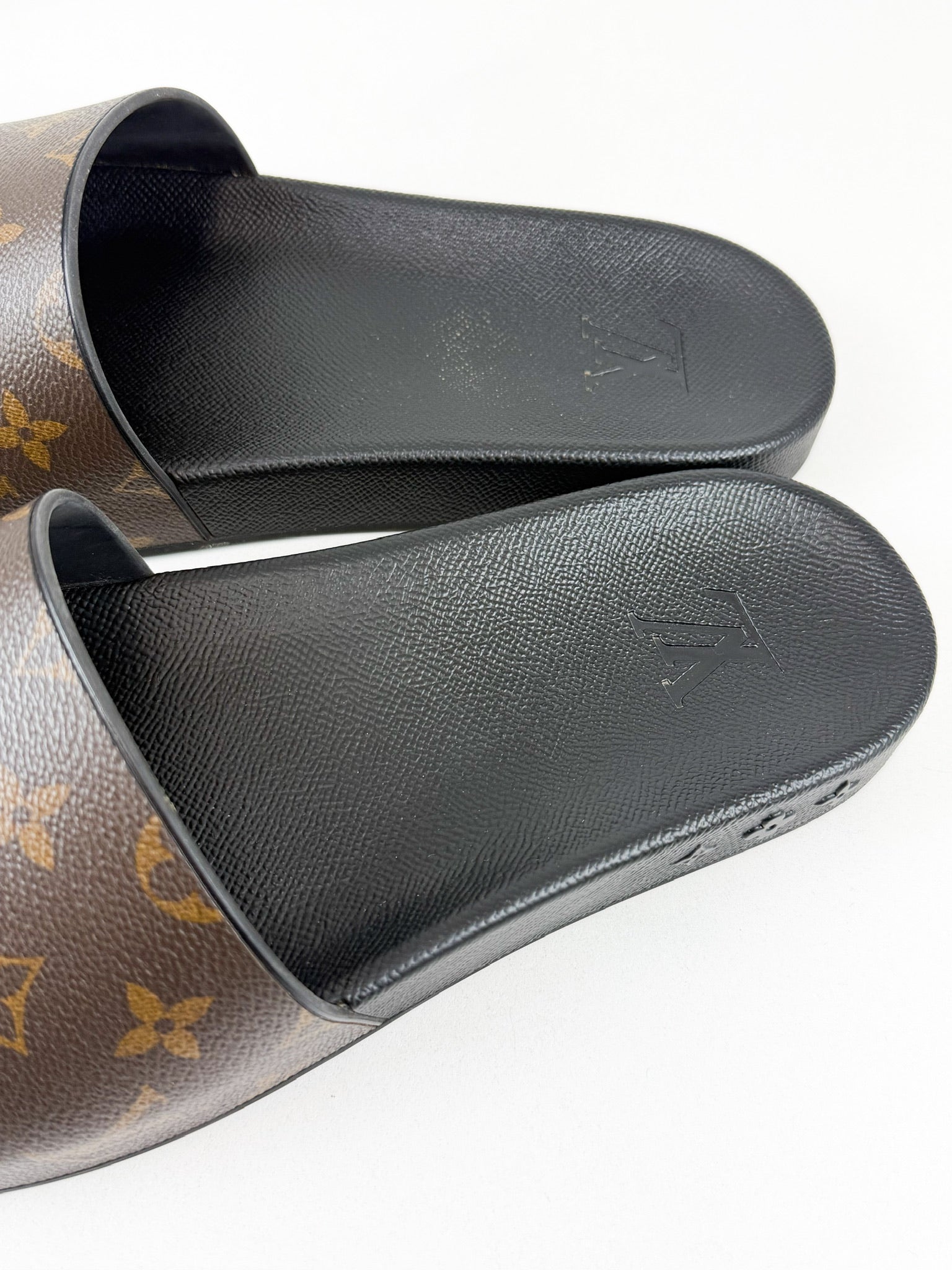 Louis Vuitton Men's Pool Slides Size 10