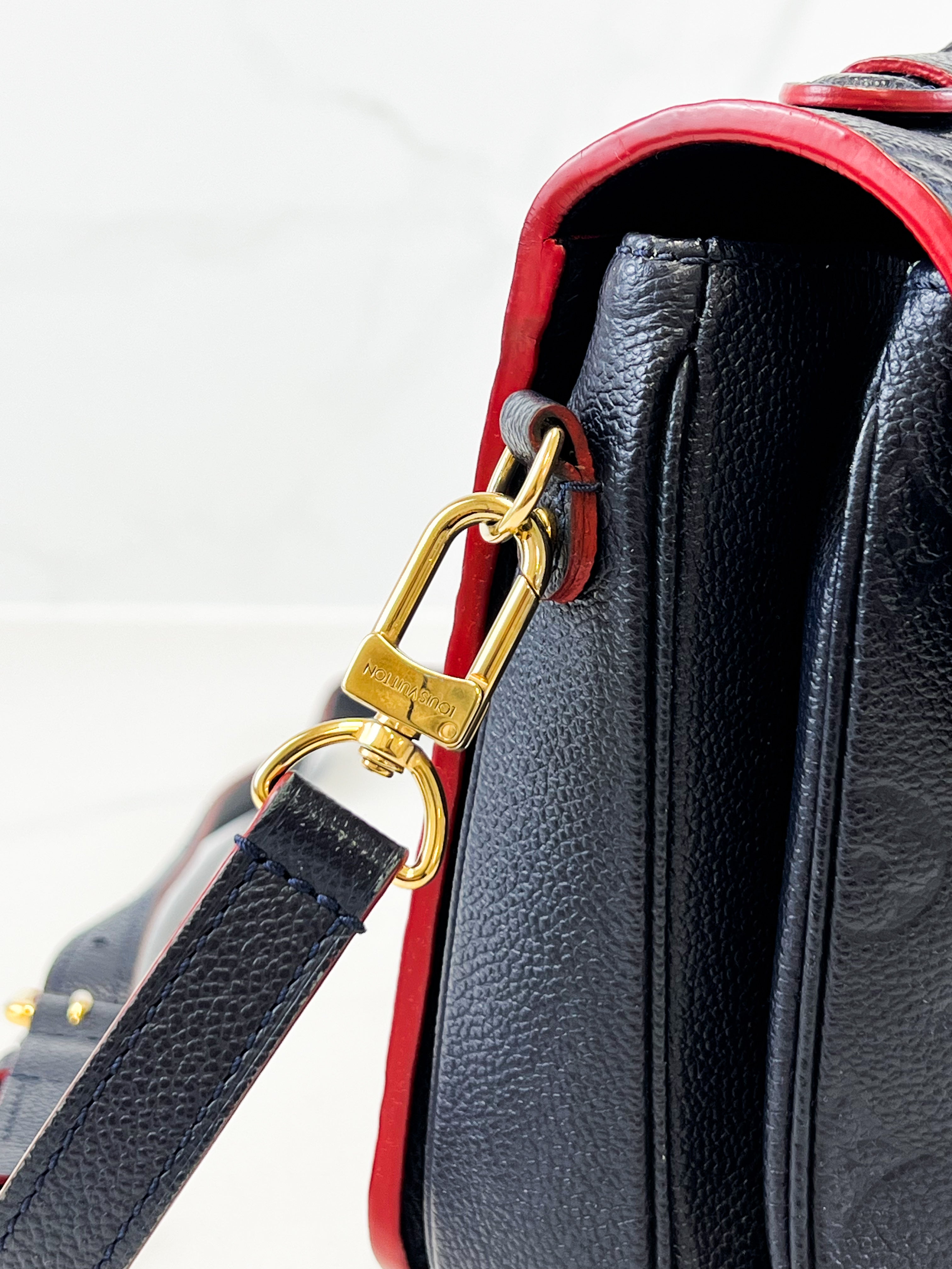 Louis Vuitton Pochette Metis in Marine Rouge