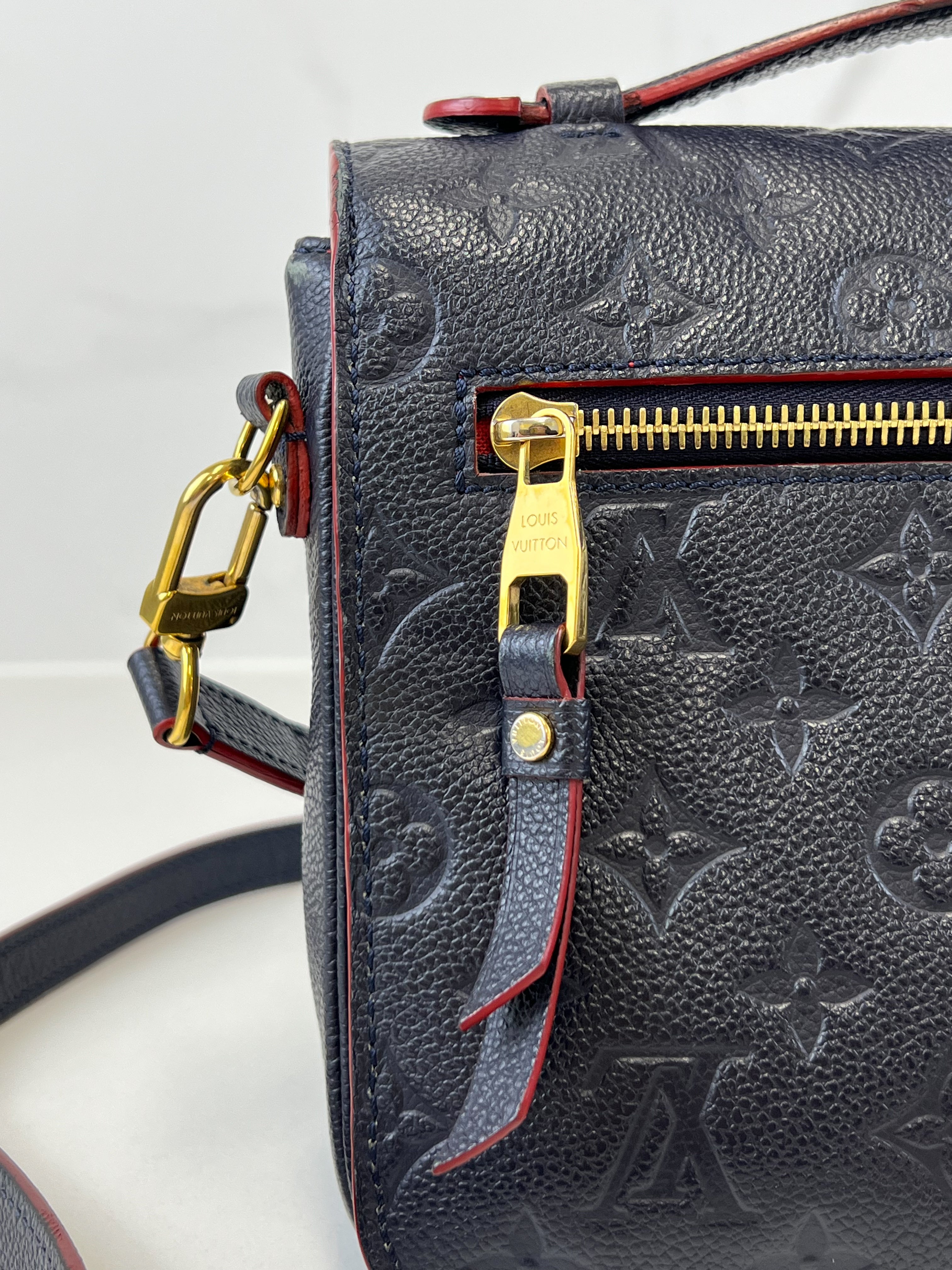 Louis Vuitton Pochette Metis in Marine Rouge