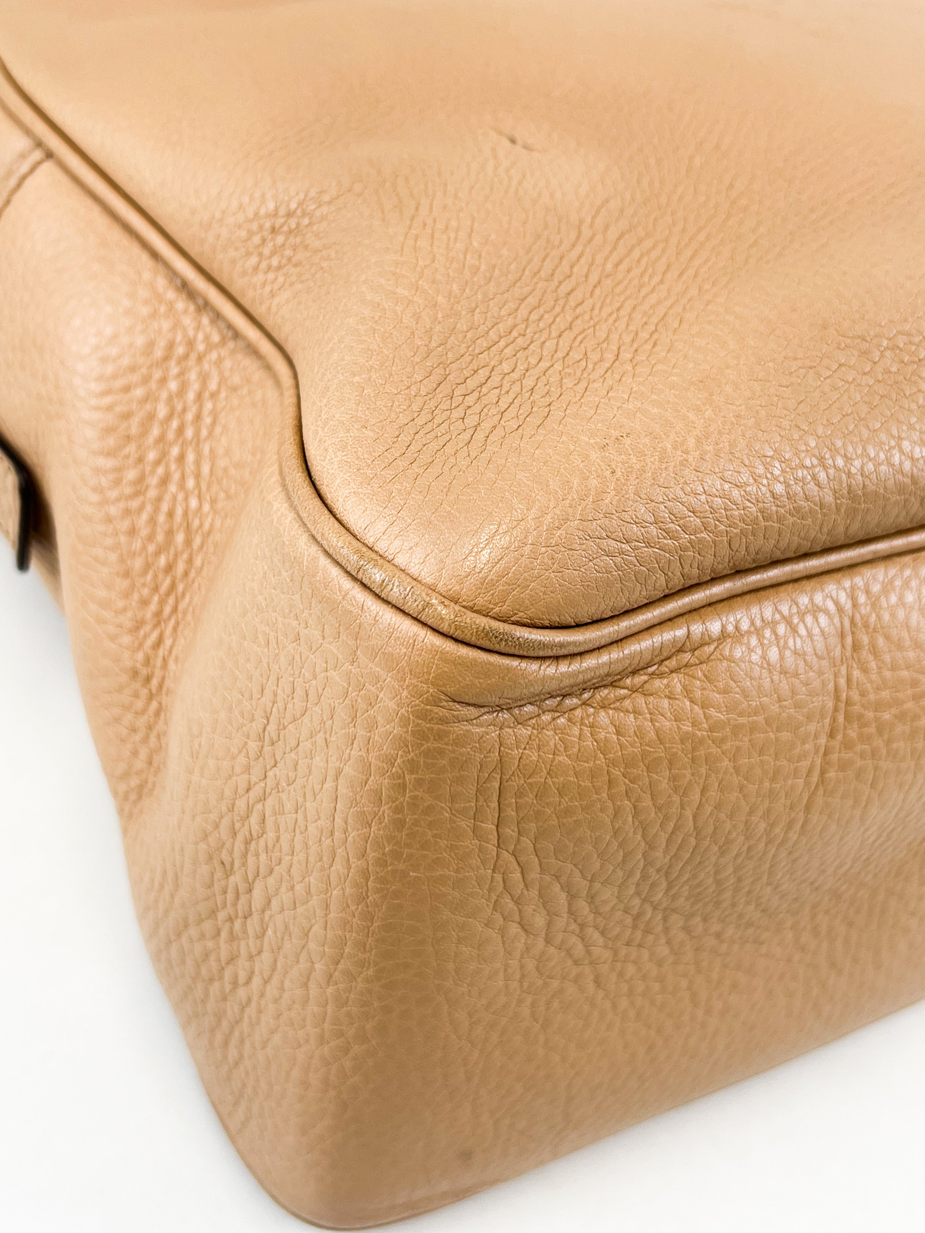 Gucci Large Soho Grained Leather Bag in Beige