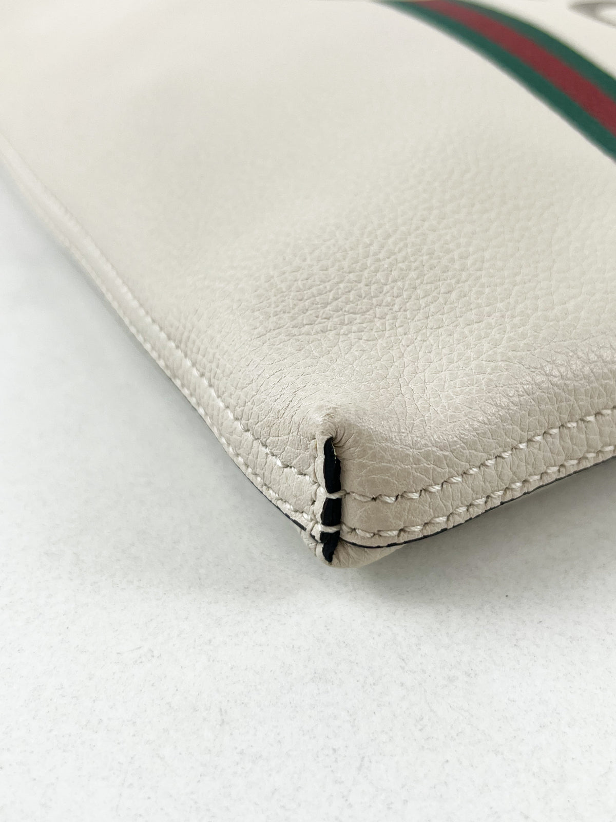 Gucci Bone Leather Logo Porforlio Pouch