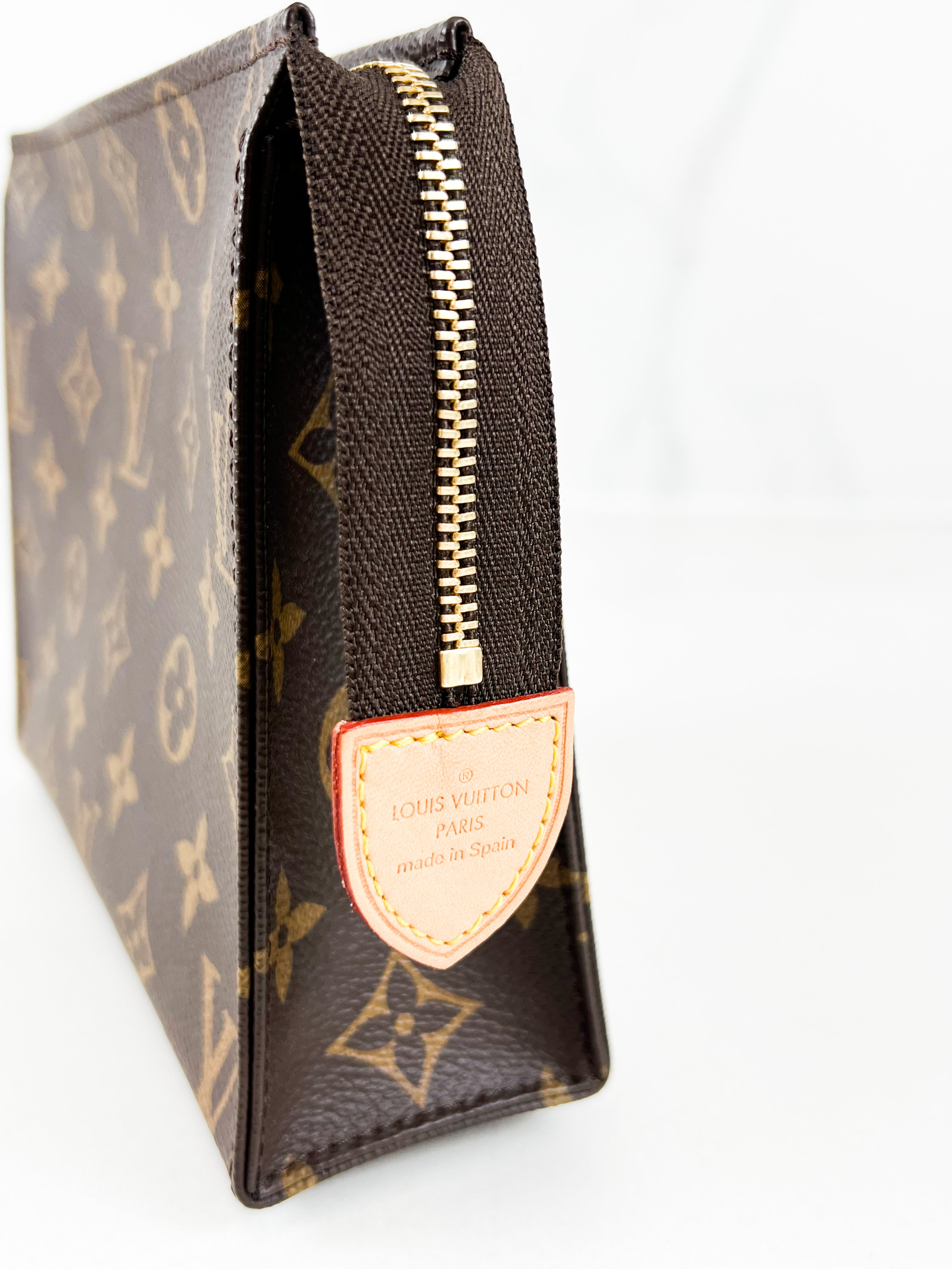 Louis Vuitton Monogram Toiletry 19