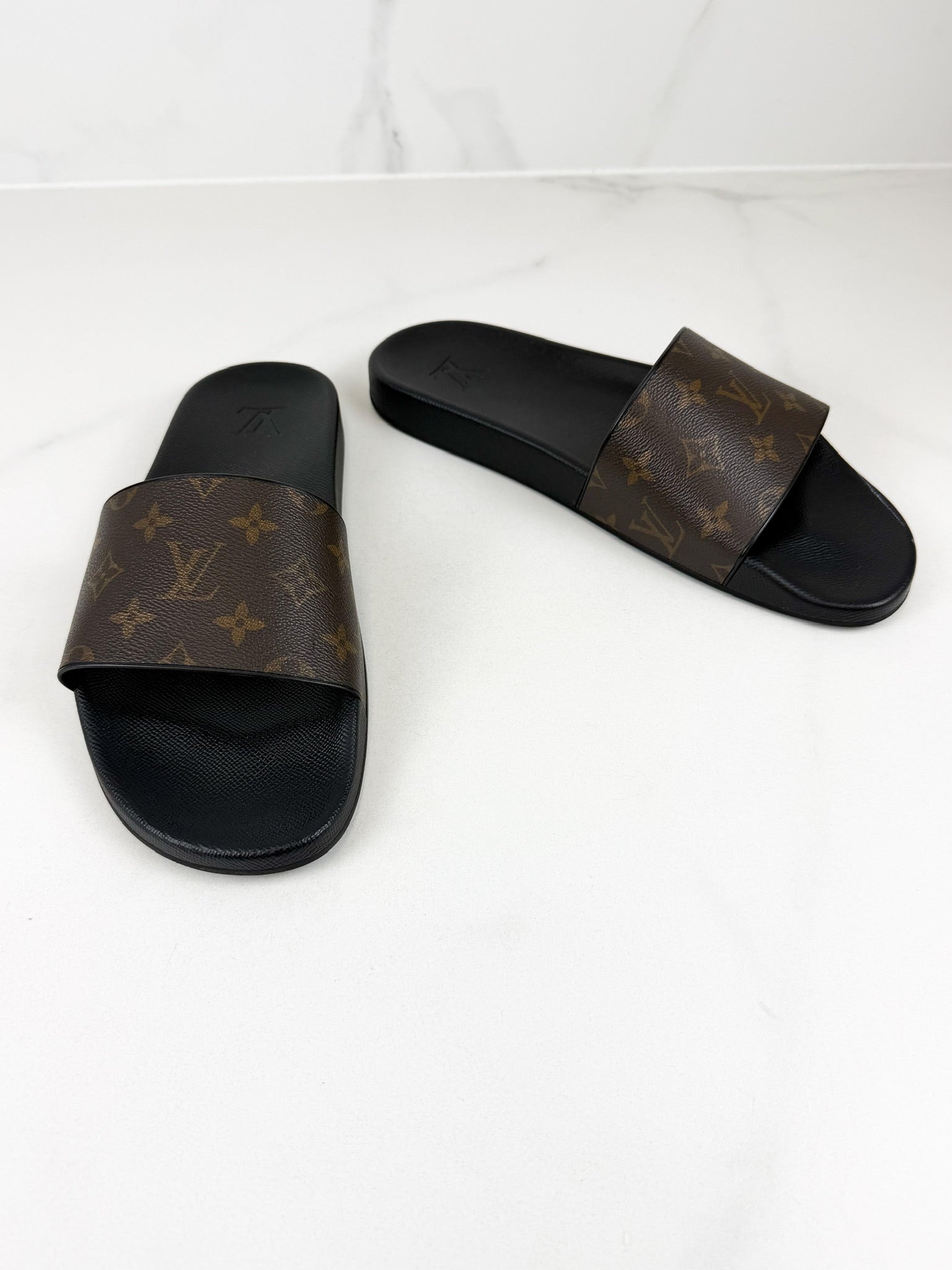 Louis Vuitton Men's Pool Slides Size 10