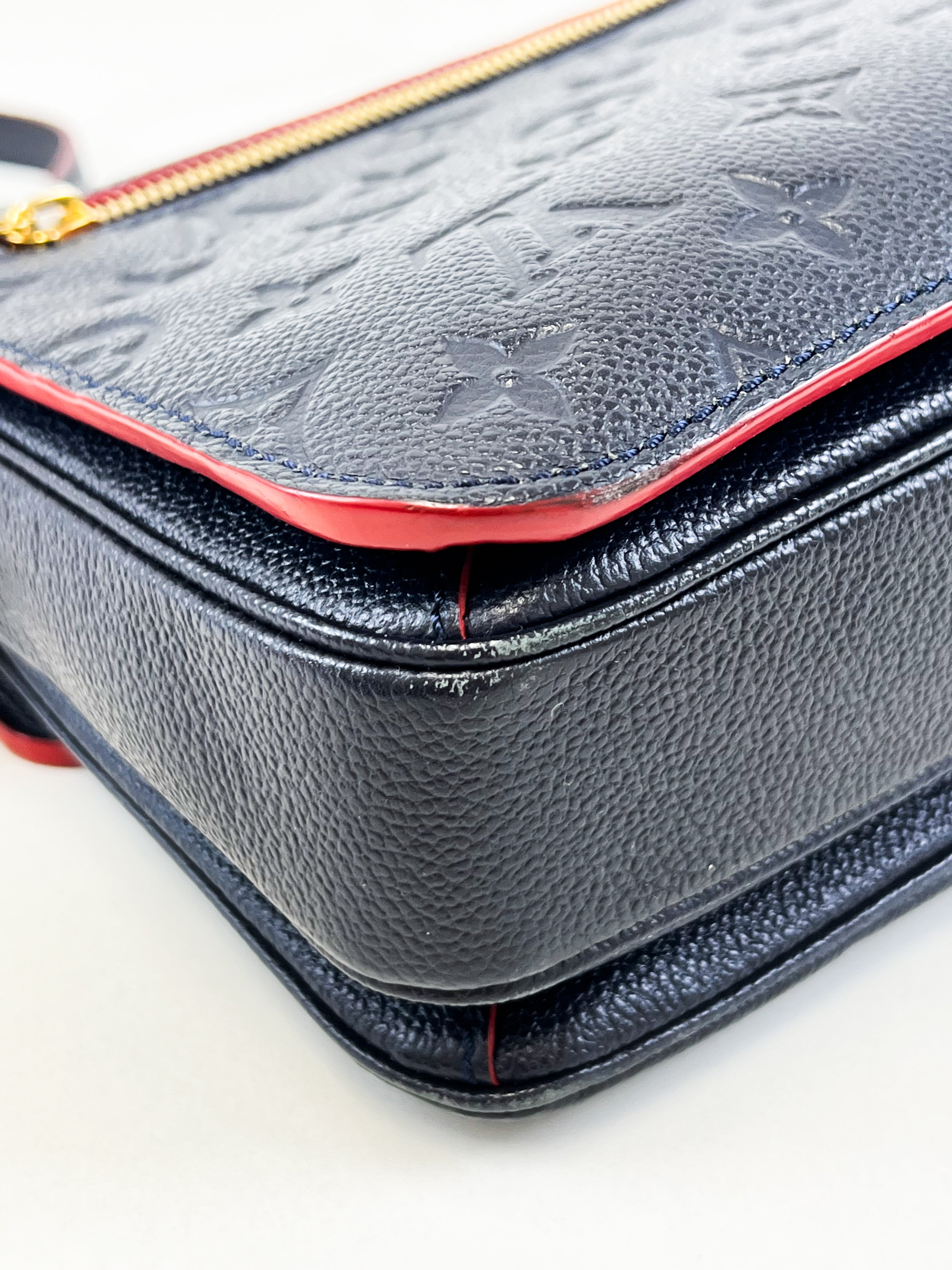 Louis Vuitton Pochette Metis in Marine Rouge
