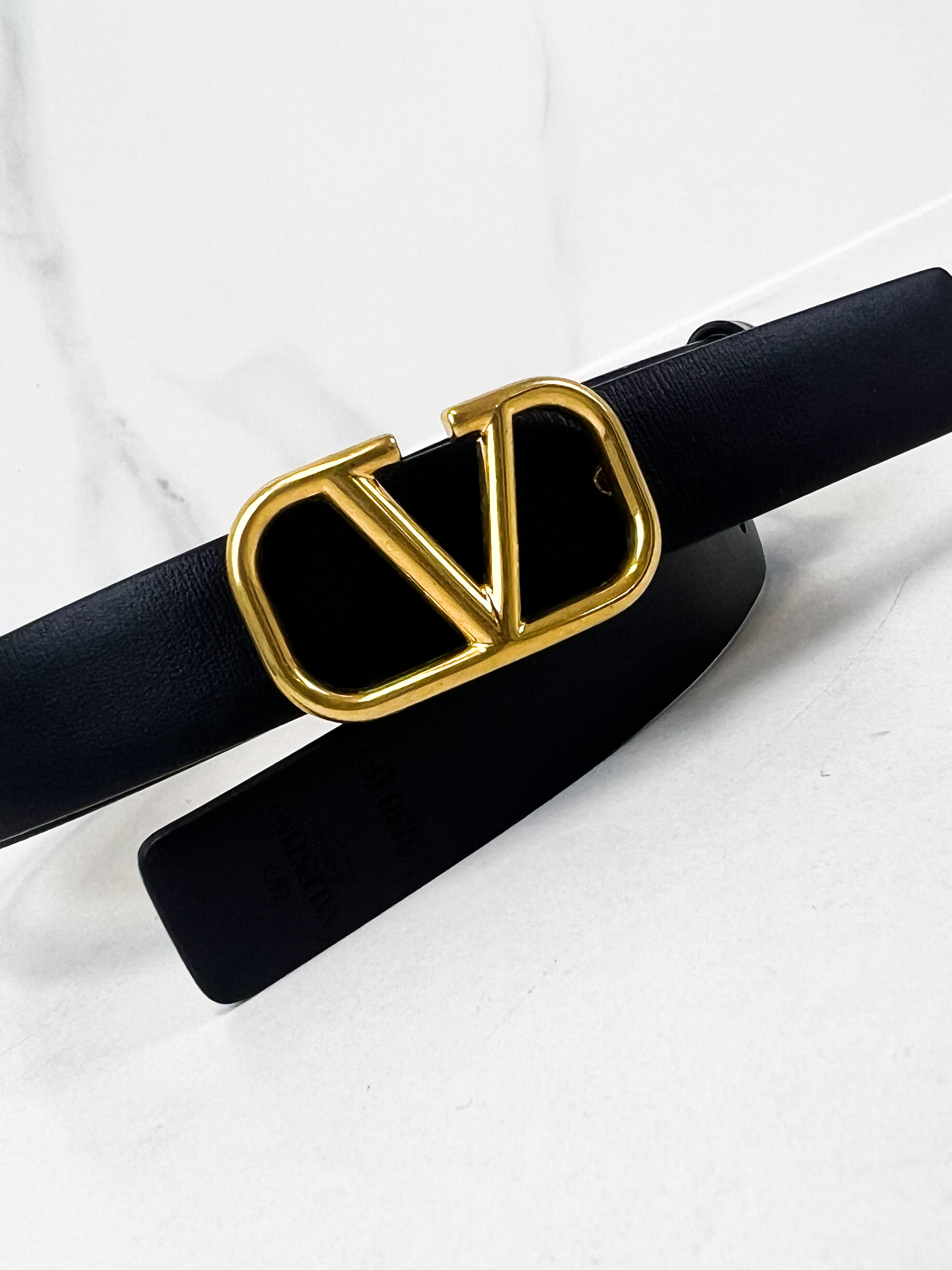 Valentino Reversible VLogo Belt in Calfskin Size 75