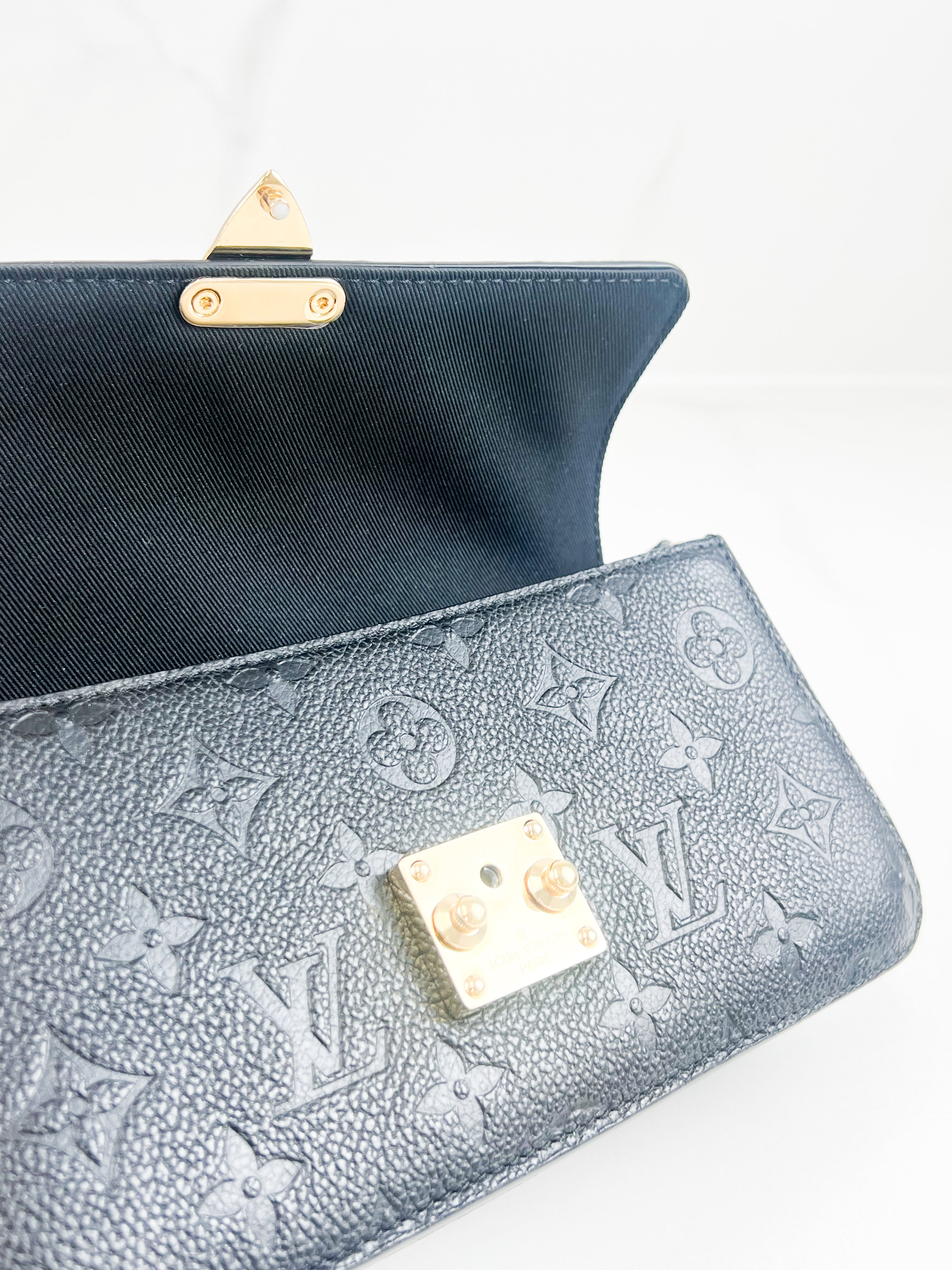 Louis Vuitton Metis Wallet on Chain