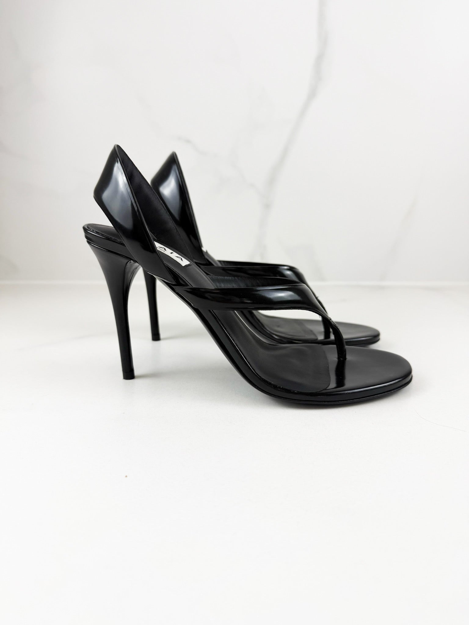 Alaia Black Calfskin Tong Sandal 90 Size 38