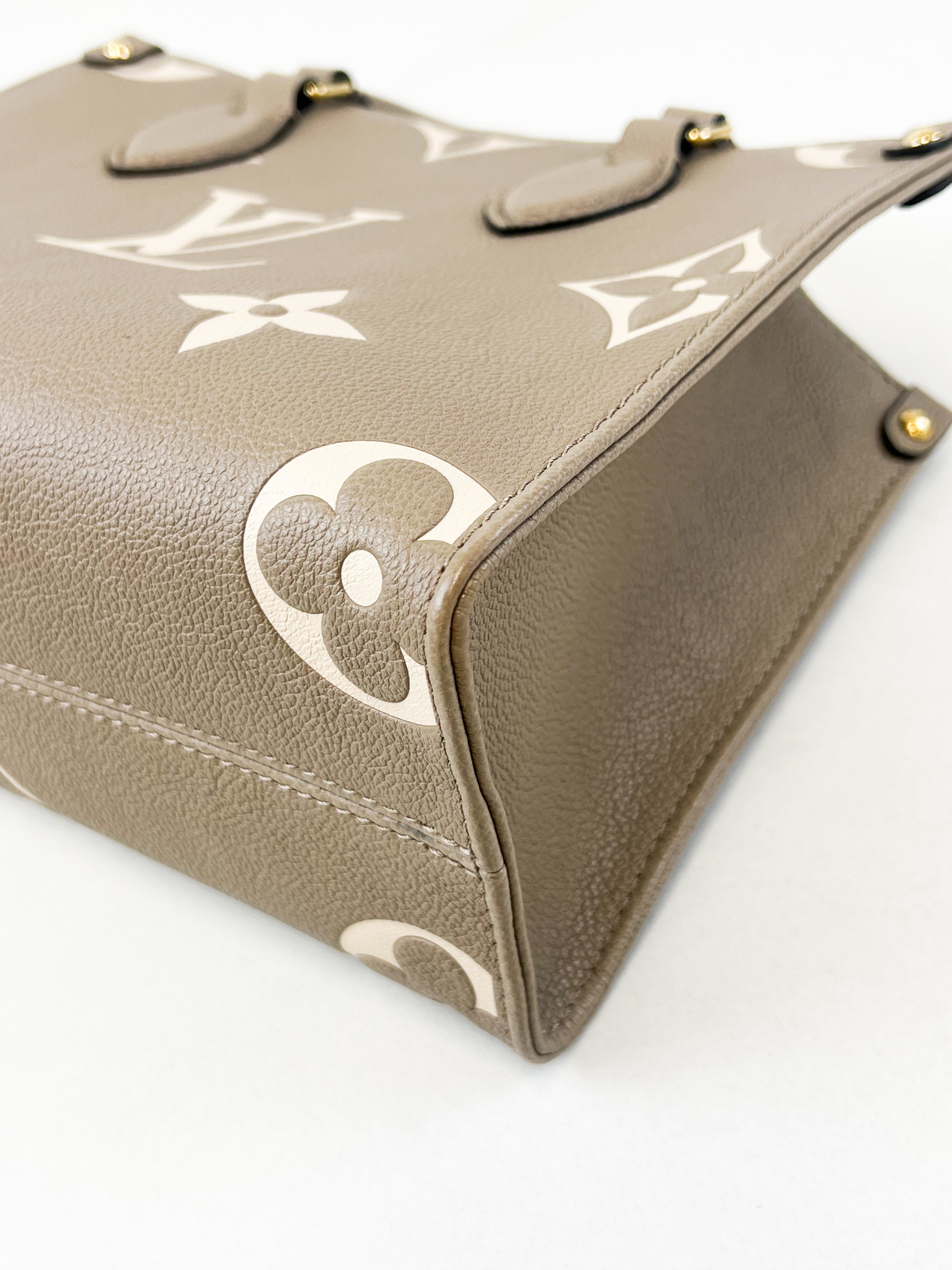 Louis Vuitton Onthego PM Tourterelle Crème