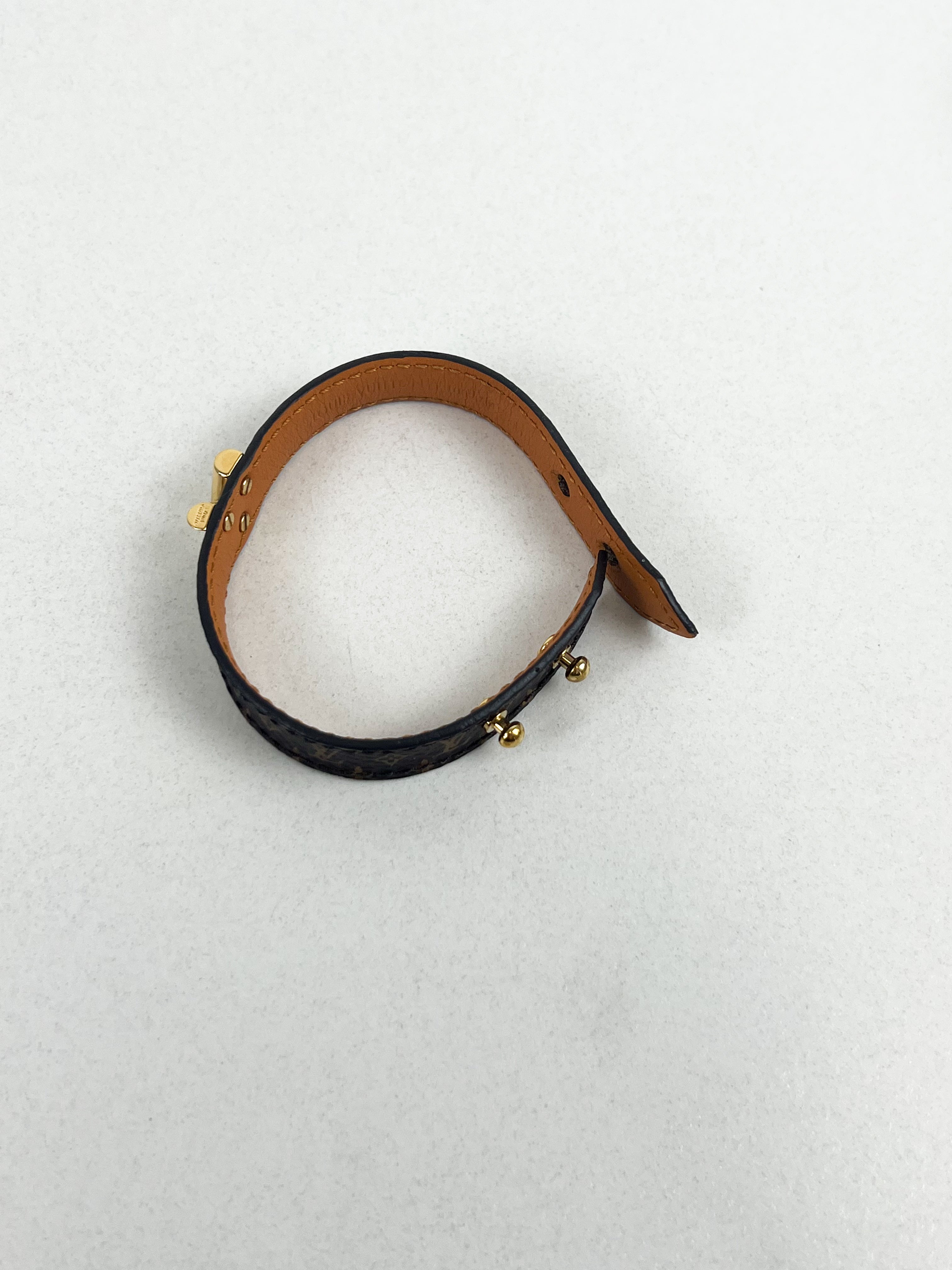 Louis Vuitton Essential V Bracelet