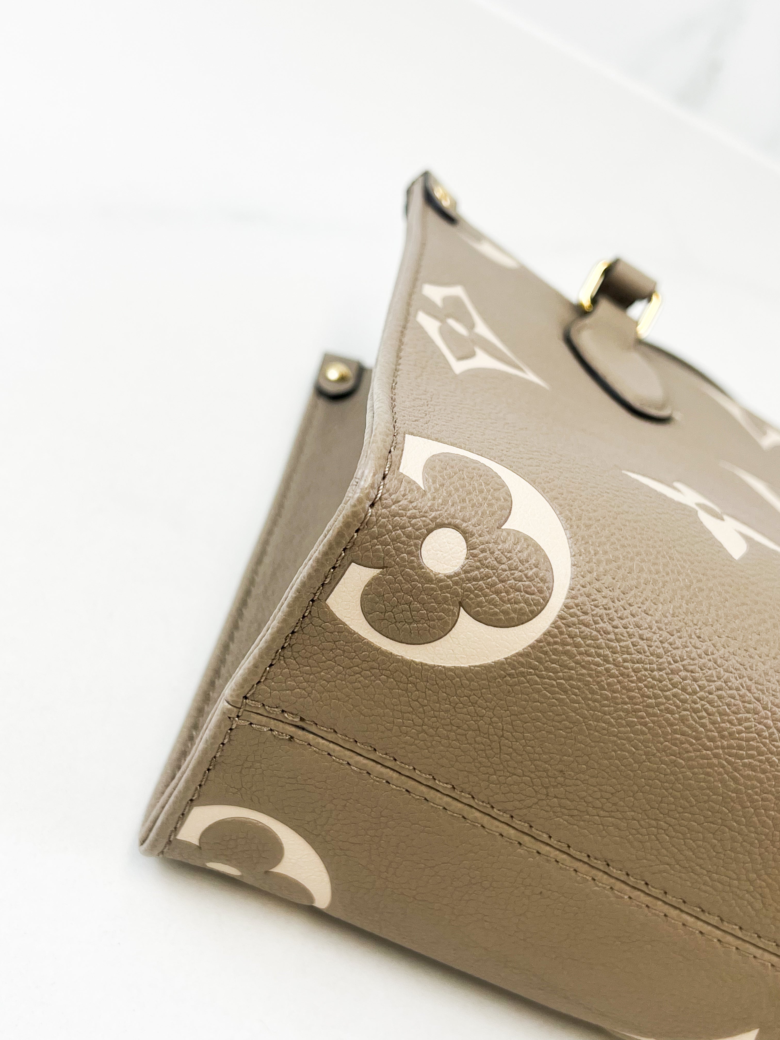 Louis Vuitton Onthego PM Tourterelle Crème