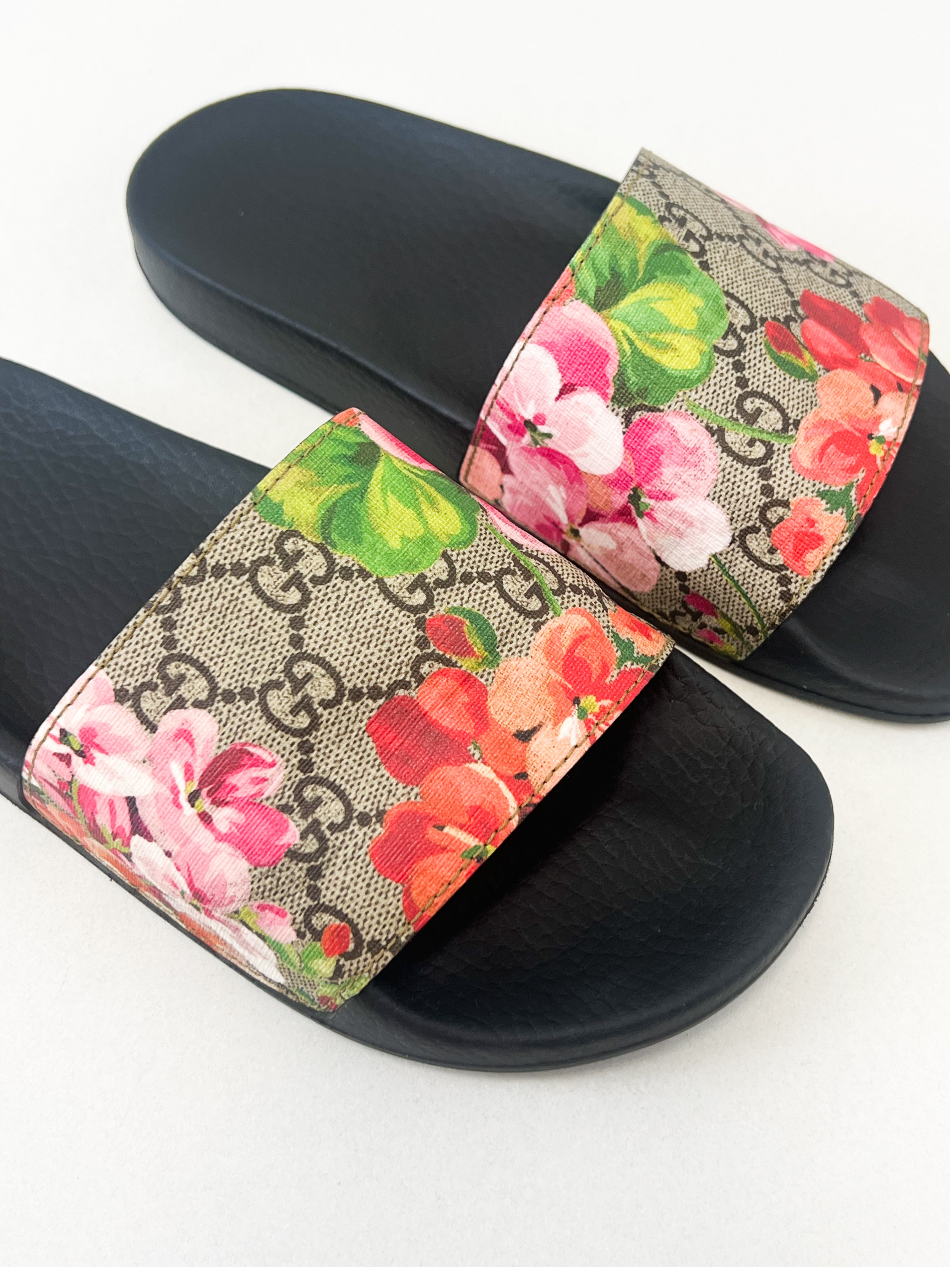 Gucci Floral Supreme Slides Size 37