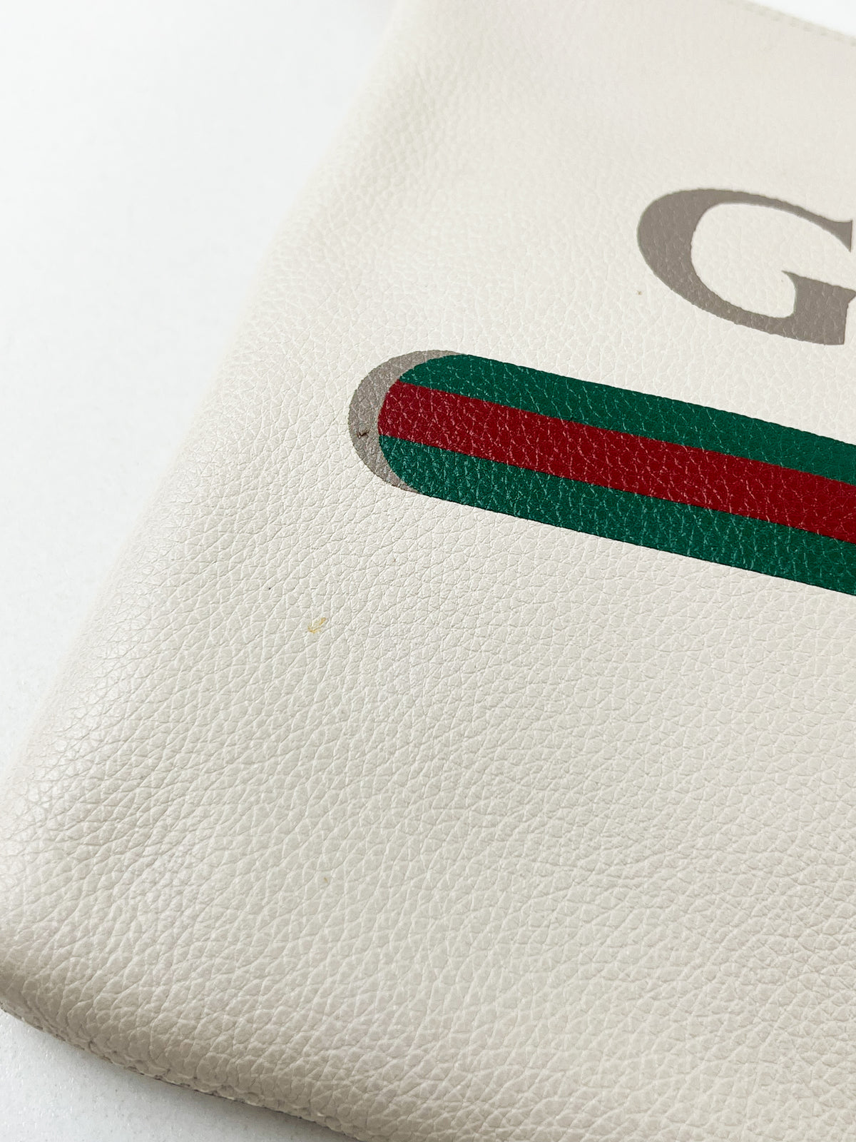 Gucci Bone Leather Logo Porforlio Pouch