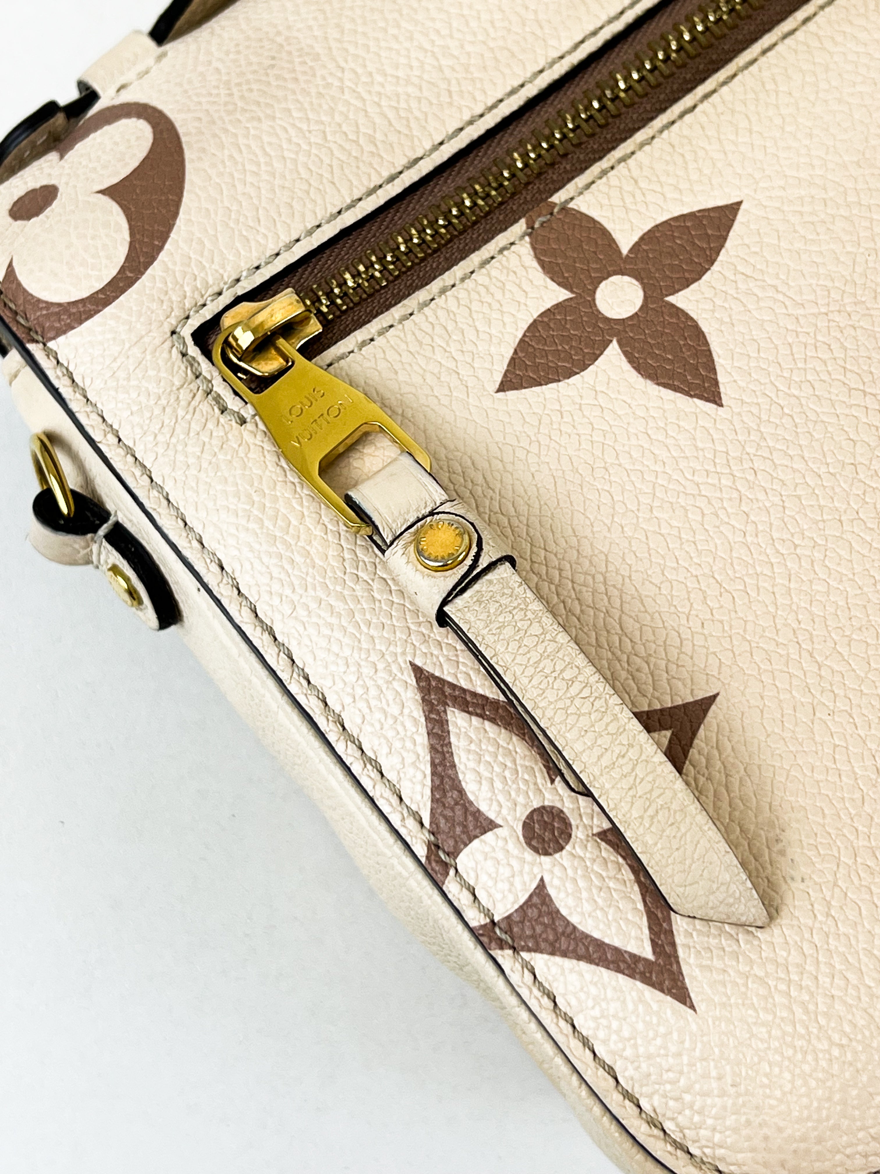 Louis Vuitton White & Beige Pochette Metis