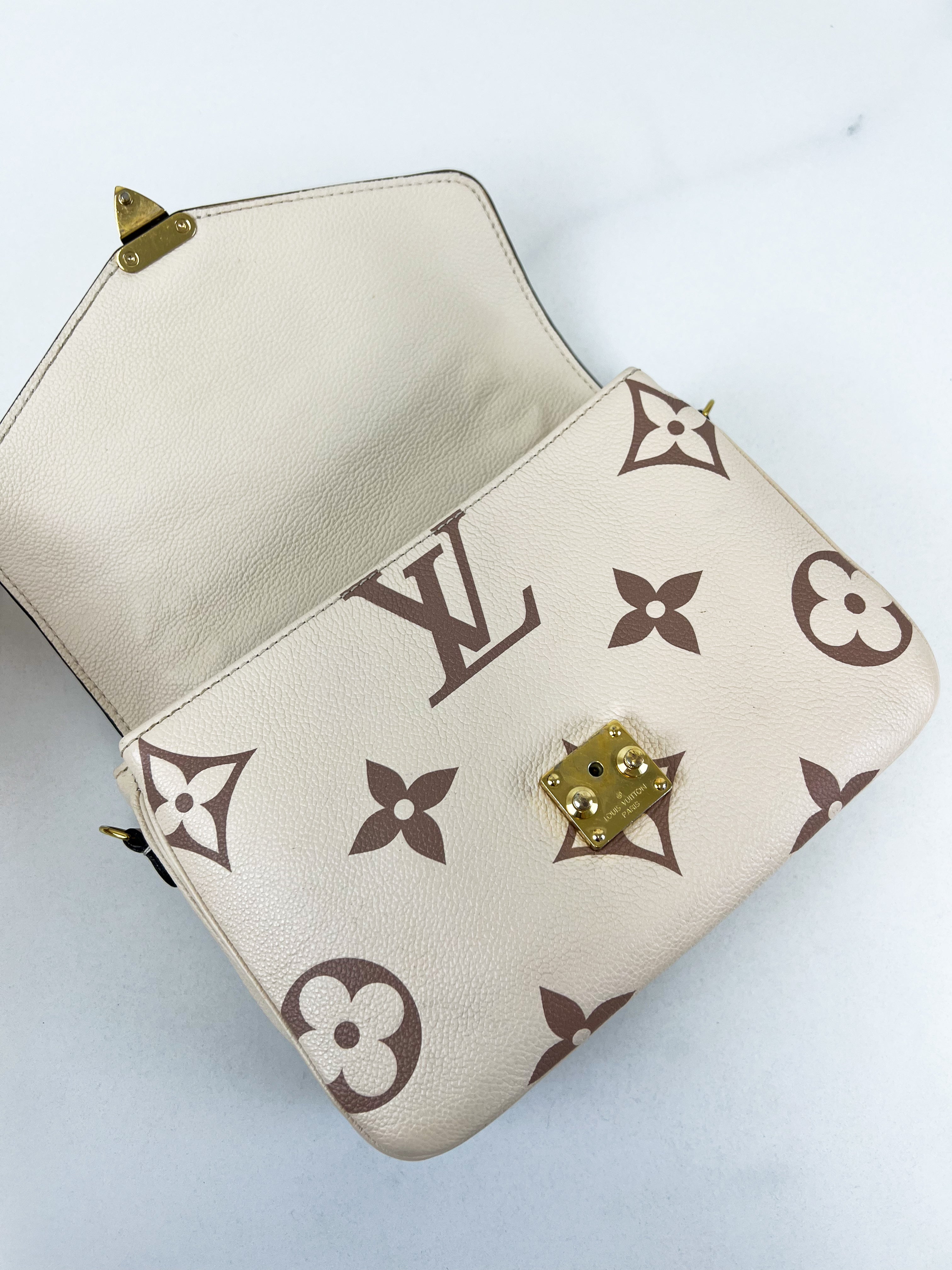 Louis Vuitton White & Beige Pochette Metis
