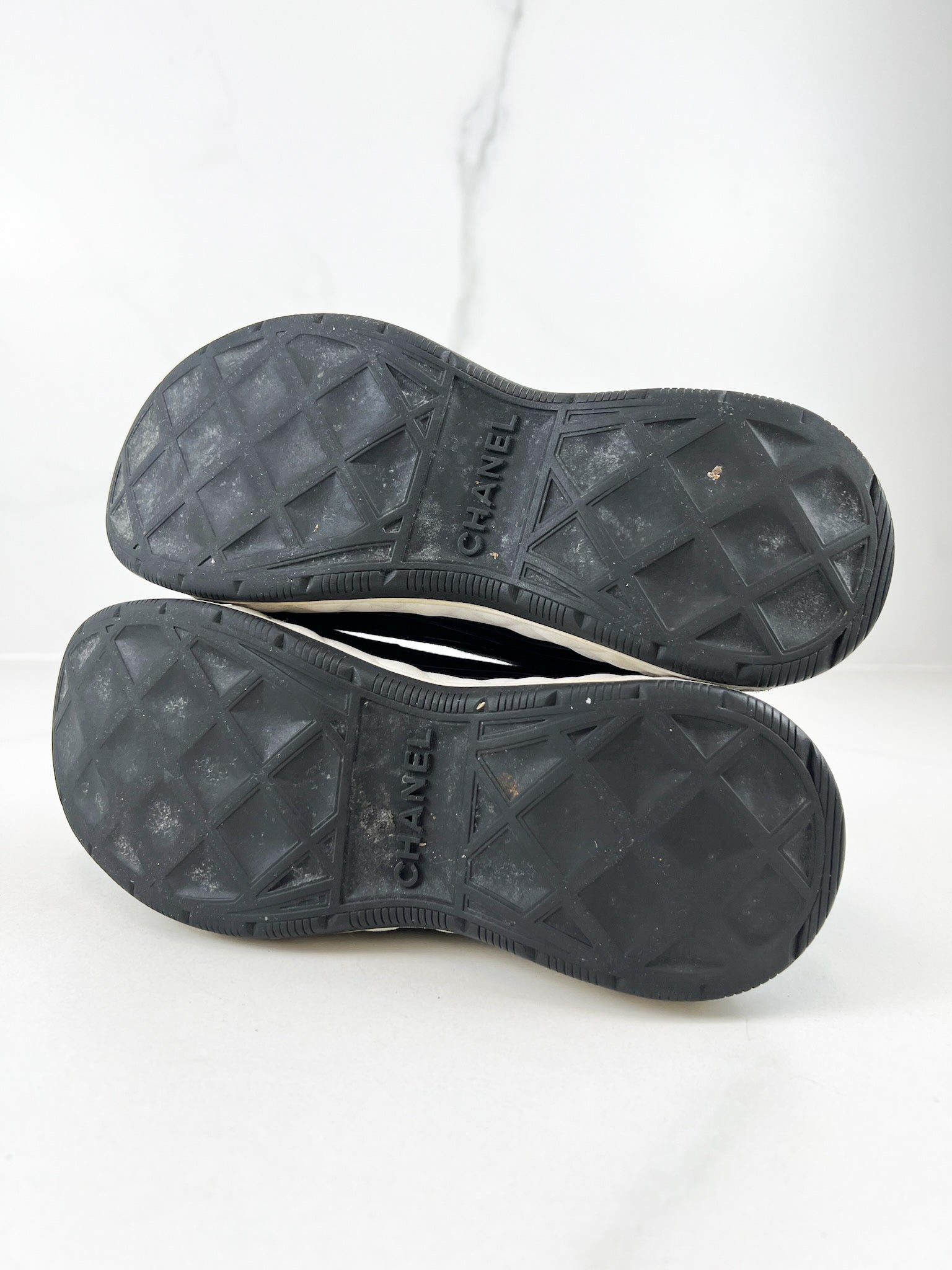 Chanel Black CC Logo Leather Sneaker Size 36.5