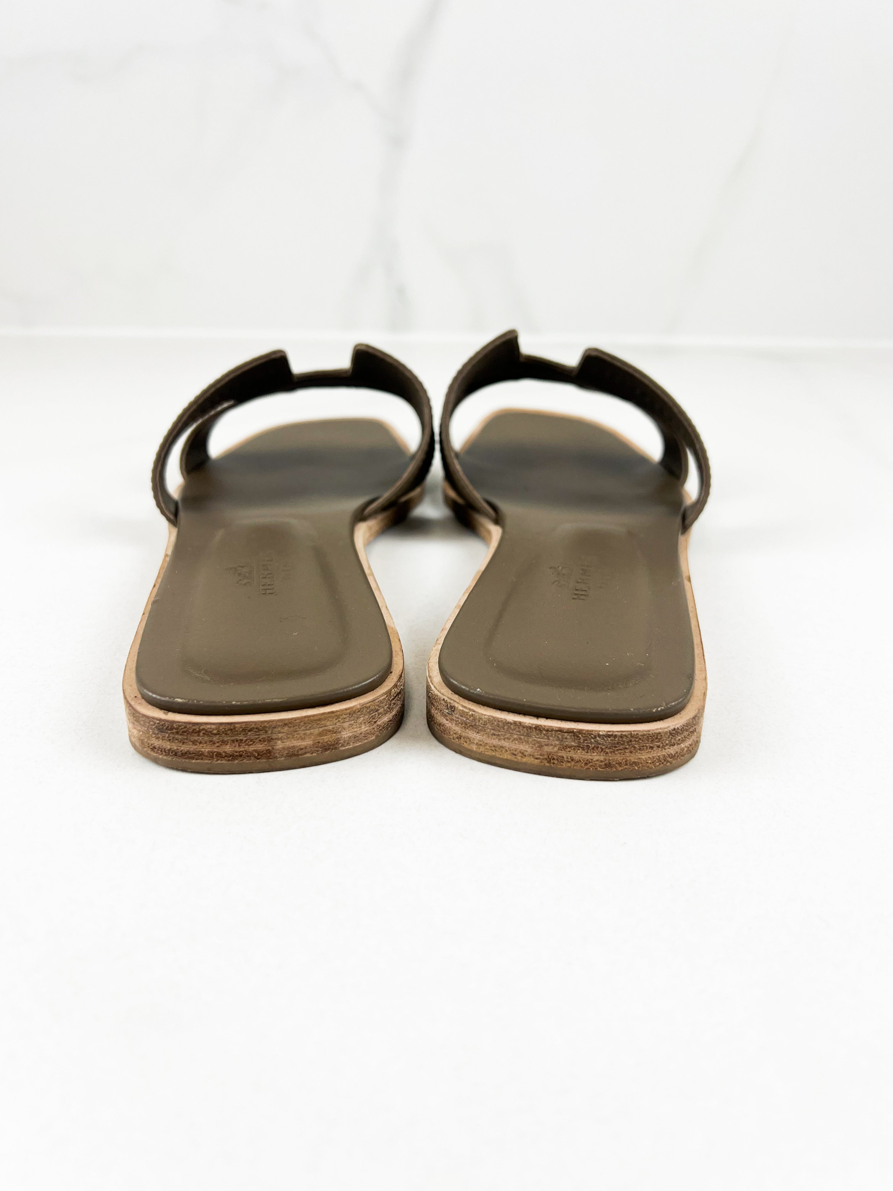 Hermes Oran Sandal in Epsom Etoupe 38