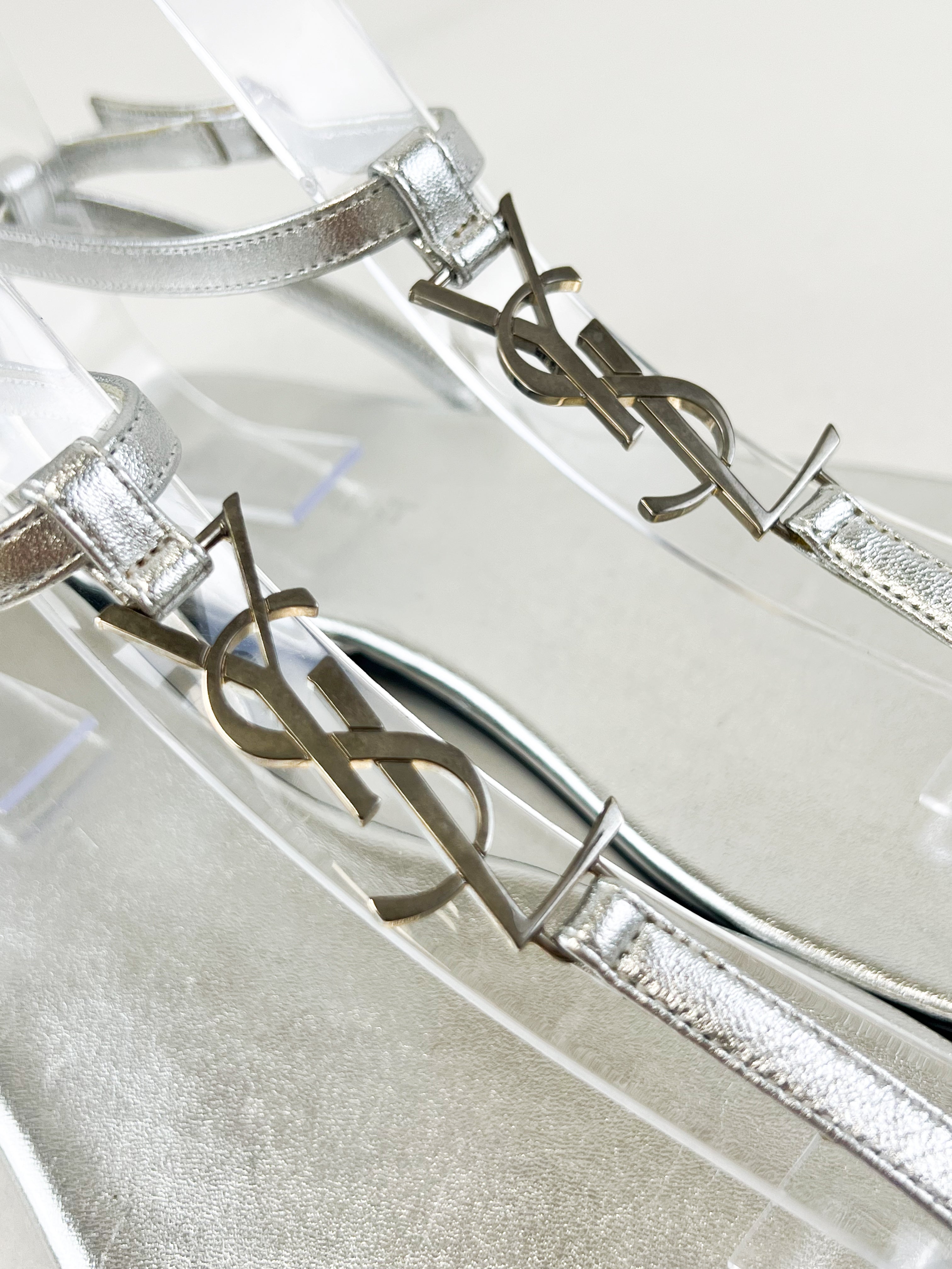 Saint Laurent Cassandra Flat Sandal in Grey Metallic Leather Size 38