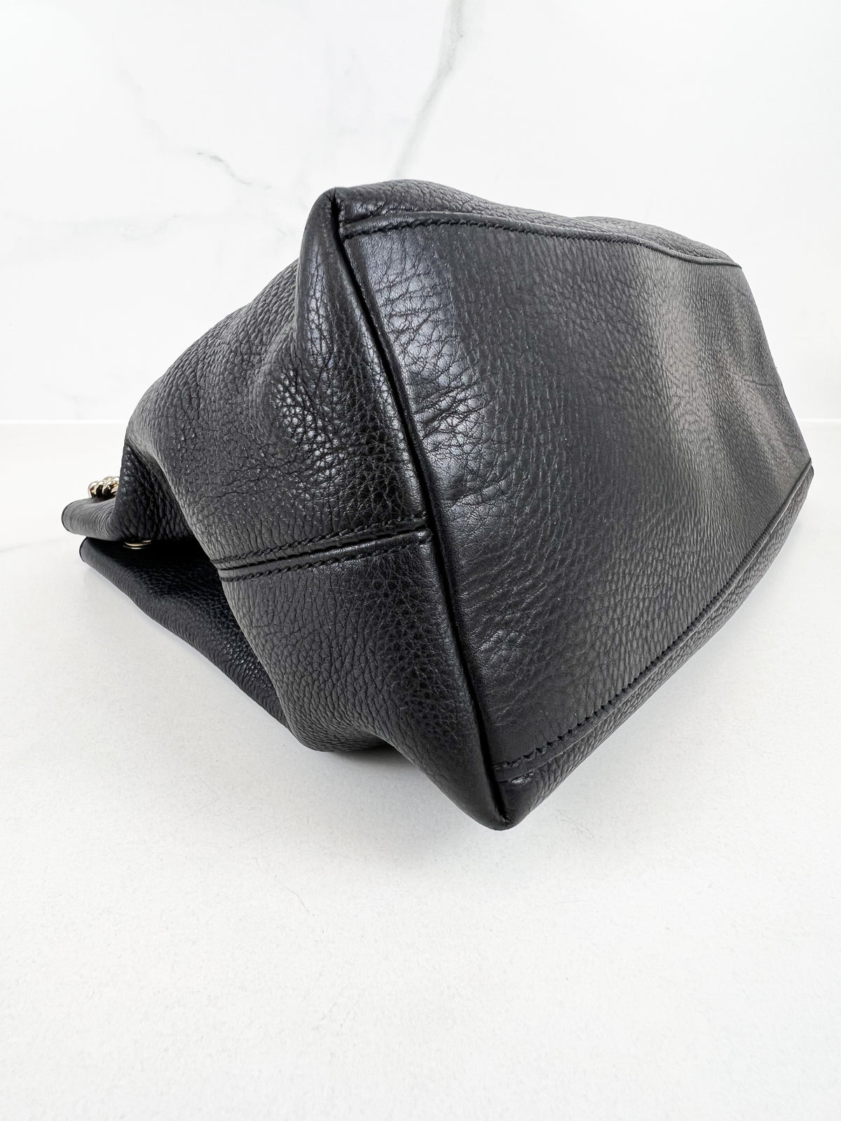 Gucci Medium Soho Grained Leather Bag in Black