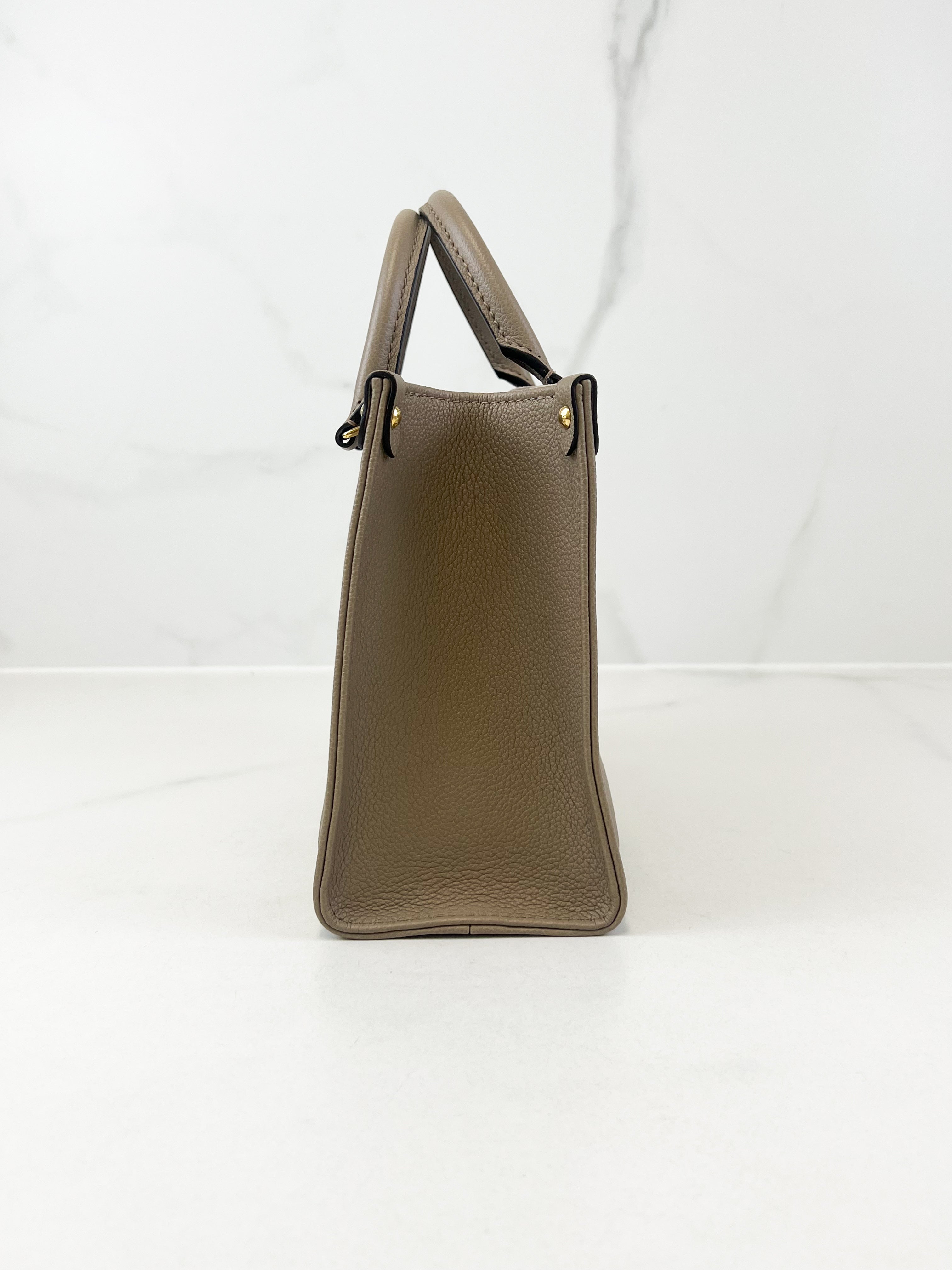 Louis Vuitton Onthego PM Tourterelle Crème