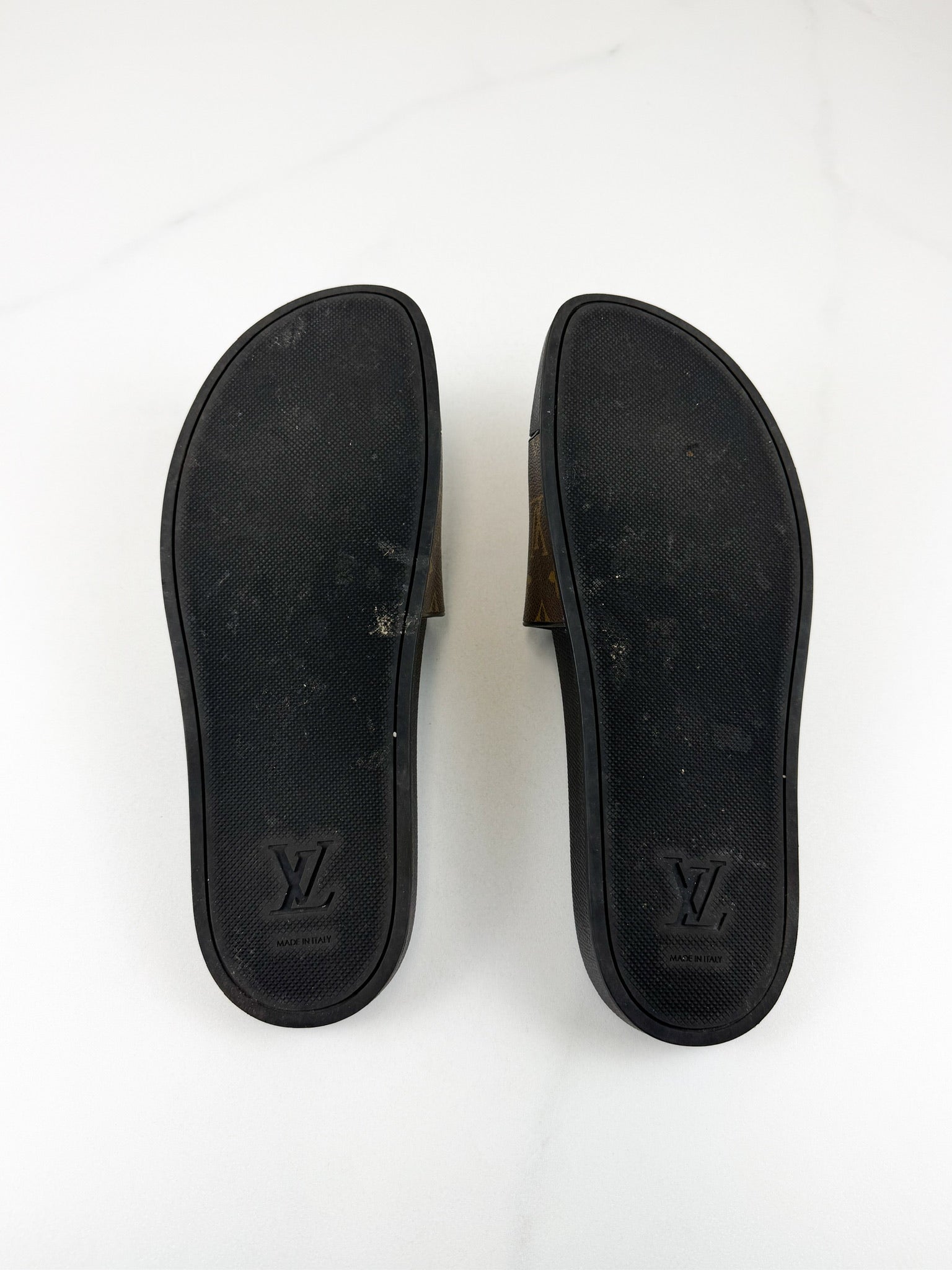 Louis Vuitton Men's Pool Slides Size 10