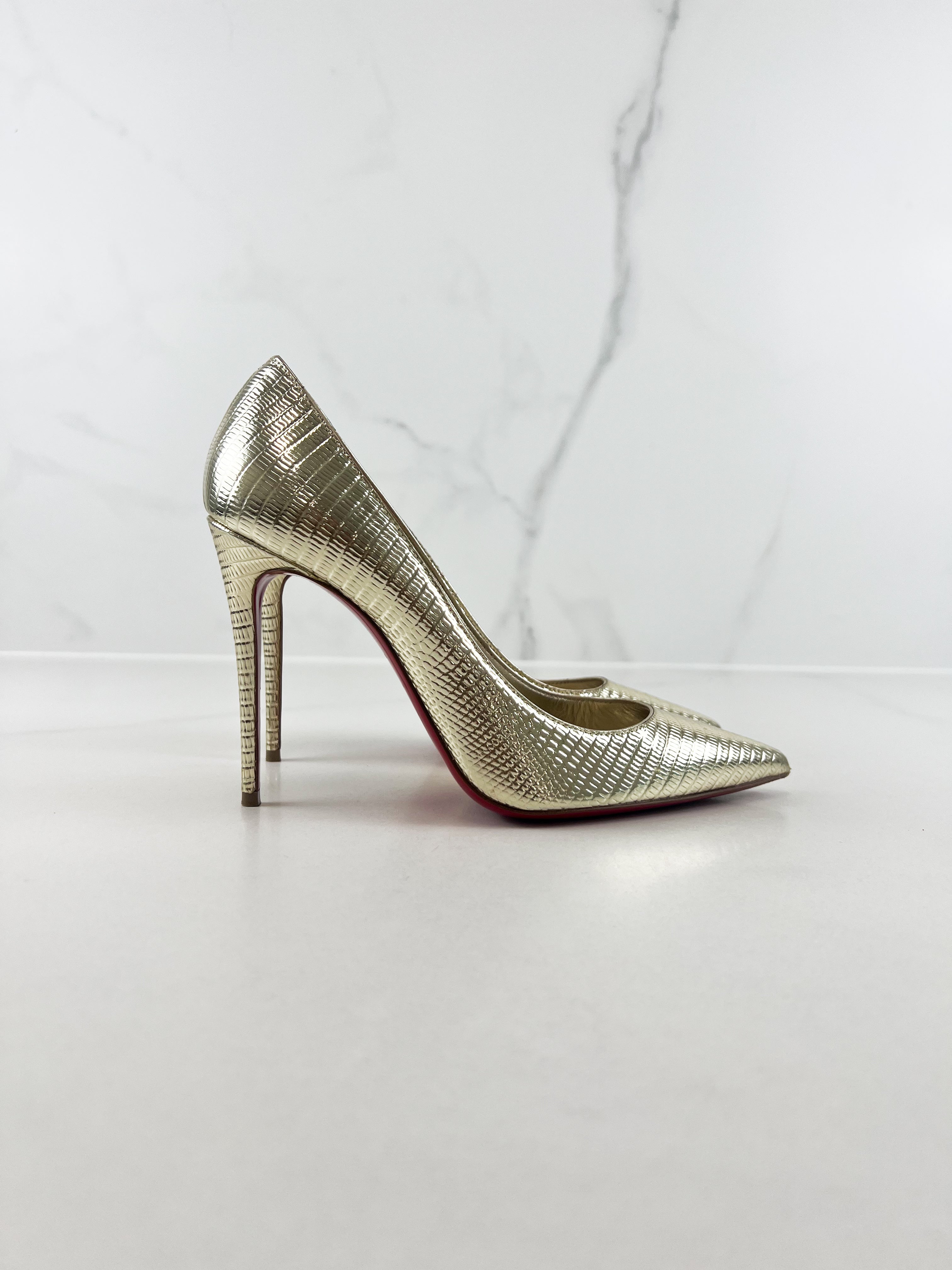 Christian Louboutin So Kate Pump in Gold-Toned Textured Leather Size 36.5