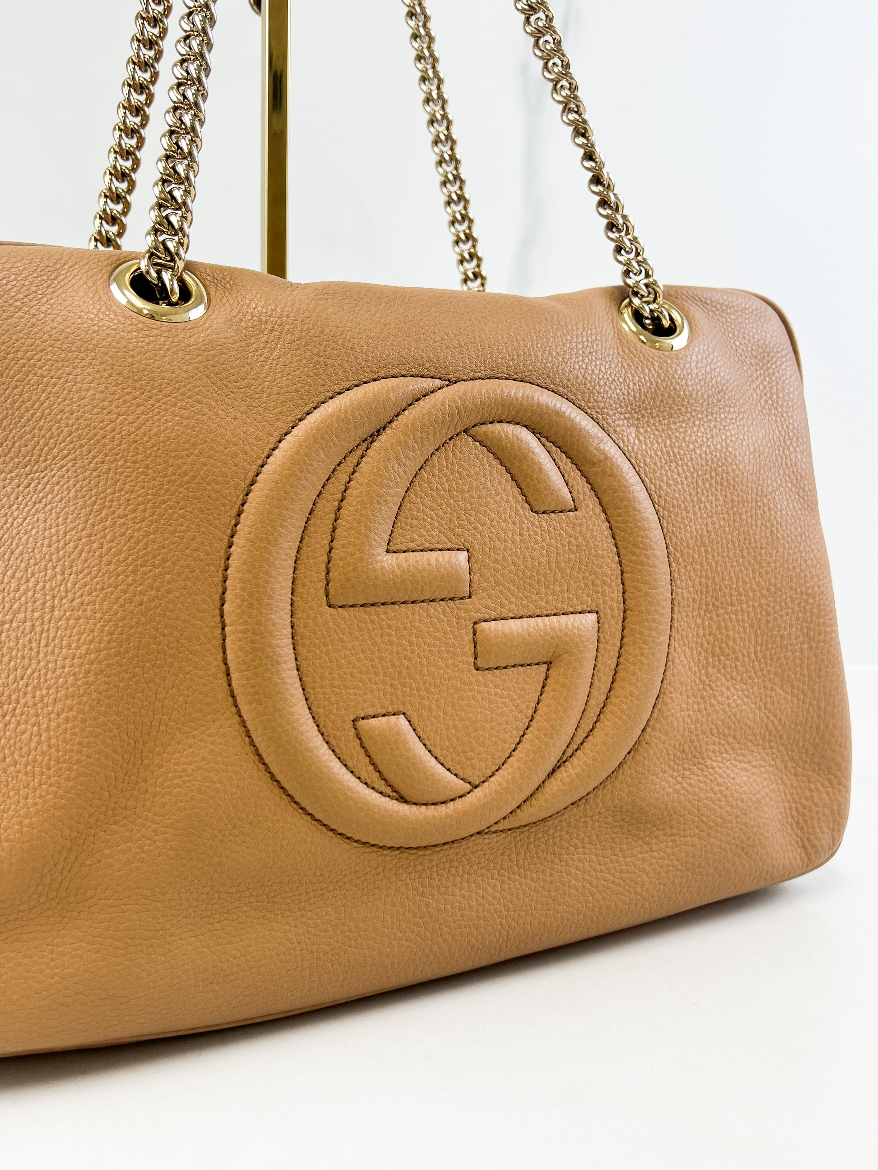 Gucci Large Soho Grained Leather Bag in Beige