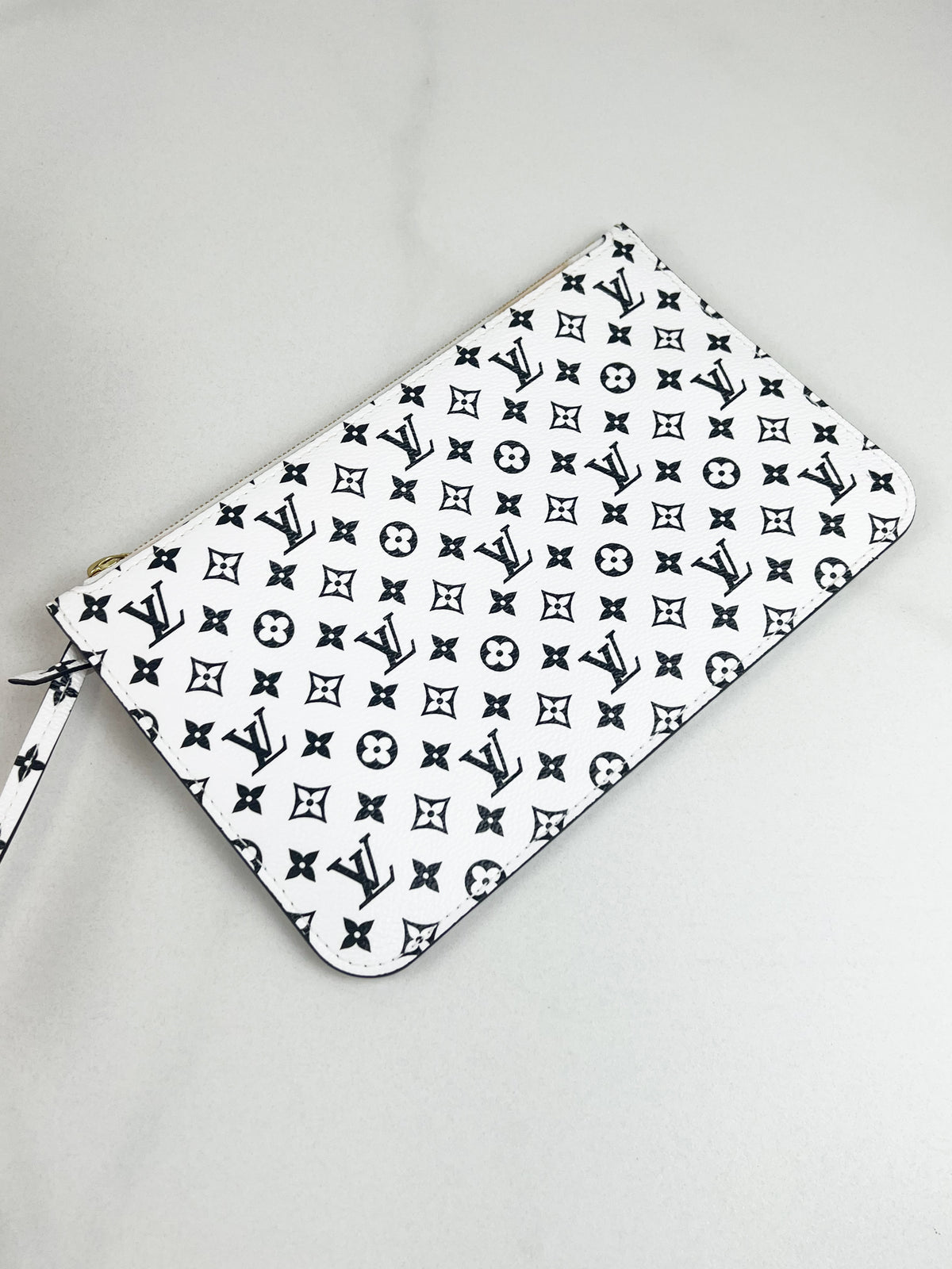 Louis Vuitton Neverfull MM Limited-edition Rouge Giant Monogram Canvas