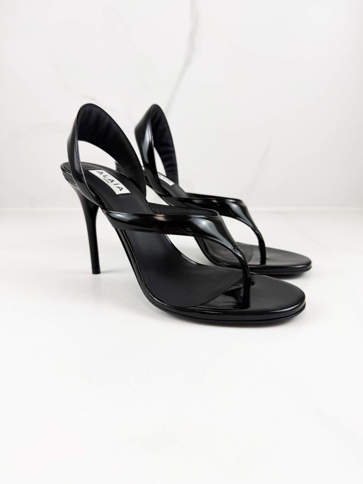 Alaia Black Calfskin Tong Sandal 90 Size 38
