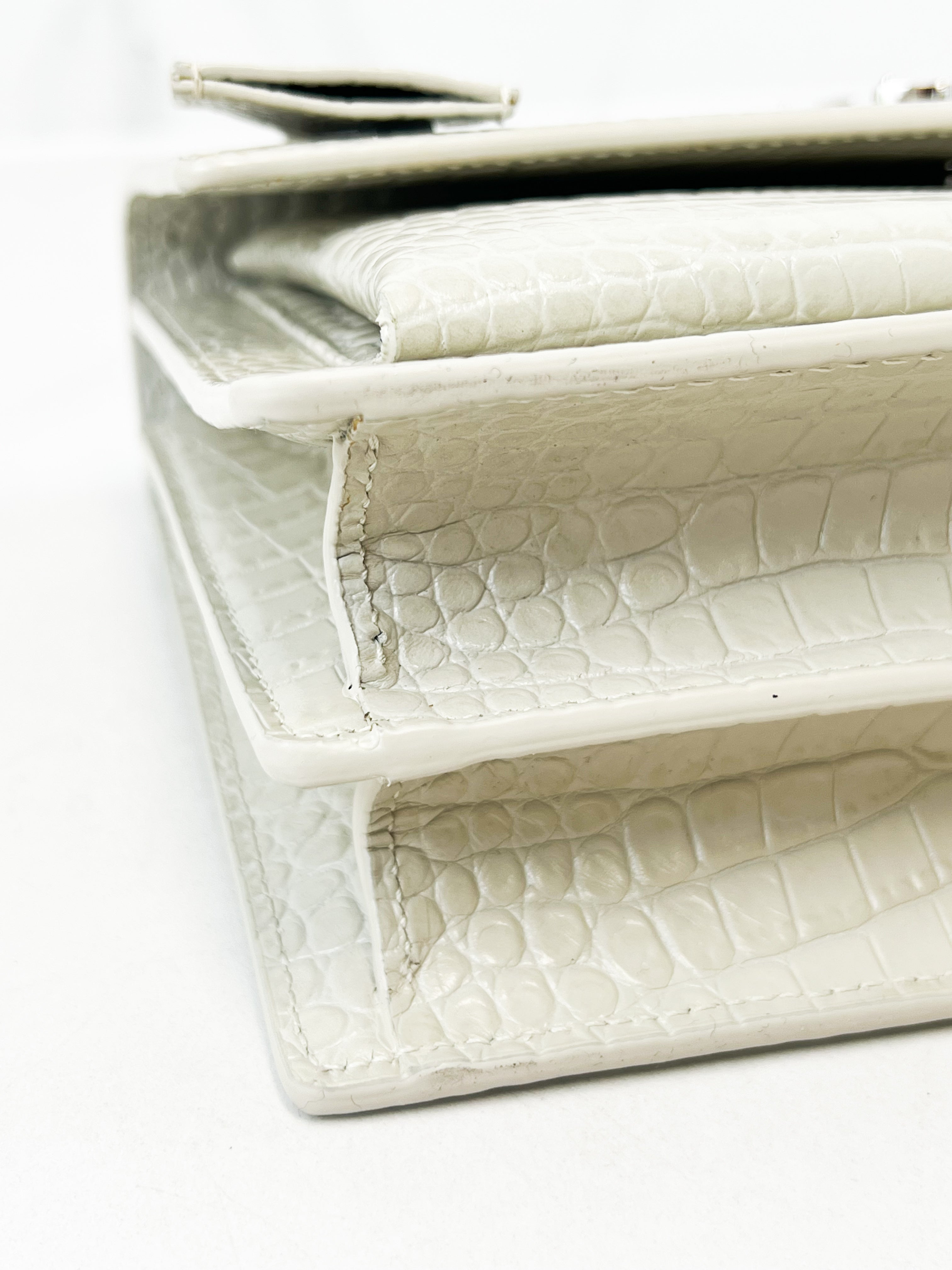 Saint Laurent Sunset Medium In Croc-embossed leather Blanc Vintage