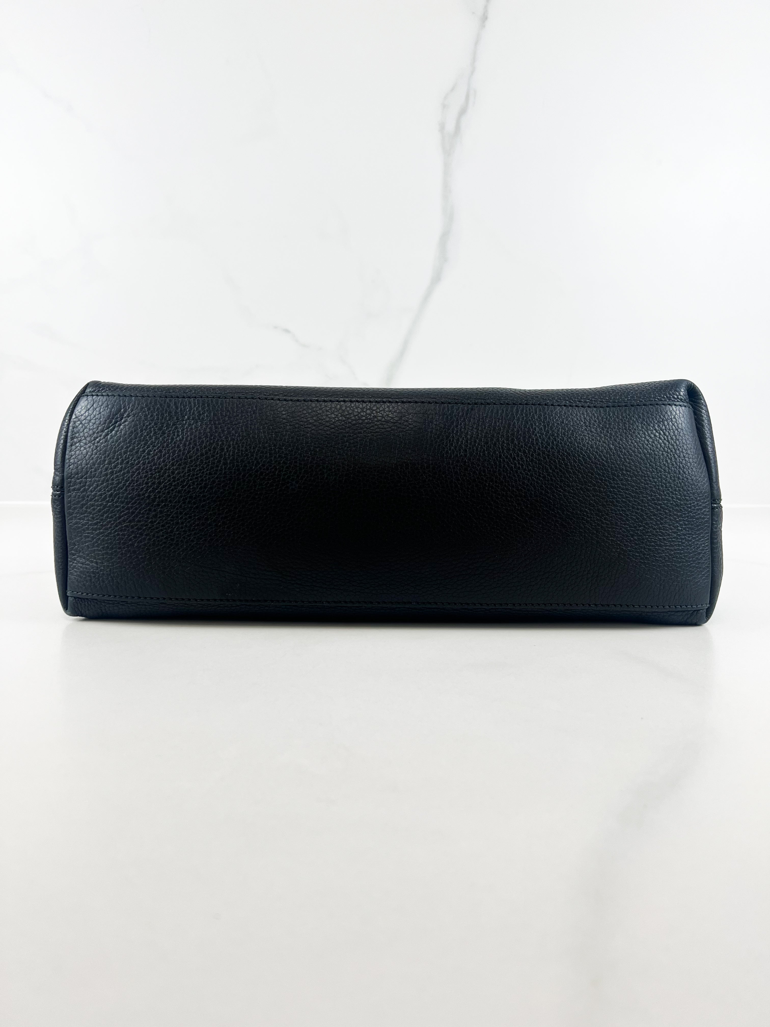Gucci Medium Soho Grained Leather Bag in Black