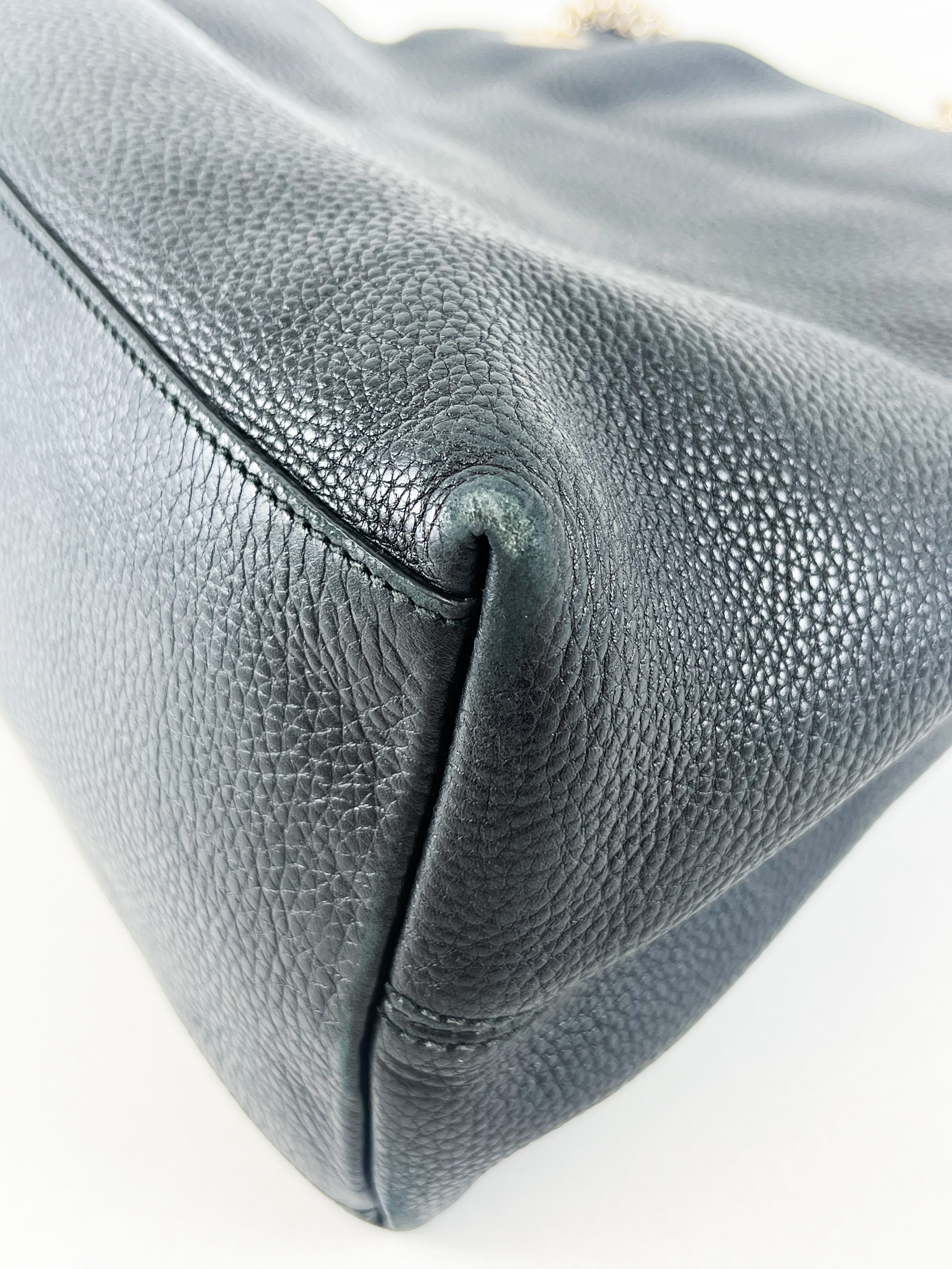 Gucci Medium Soho Grained Leather Bag in Black