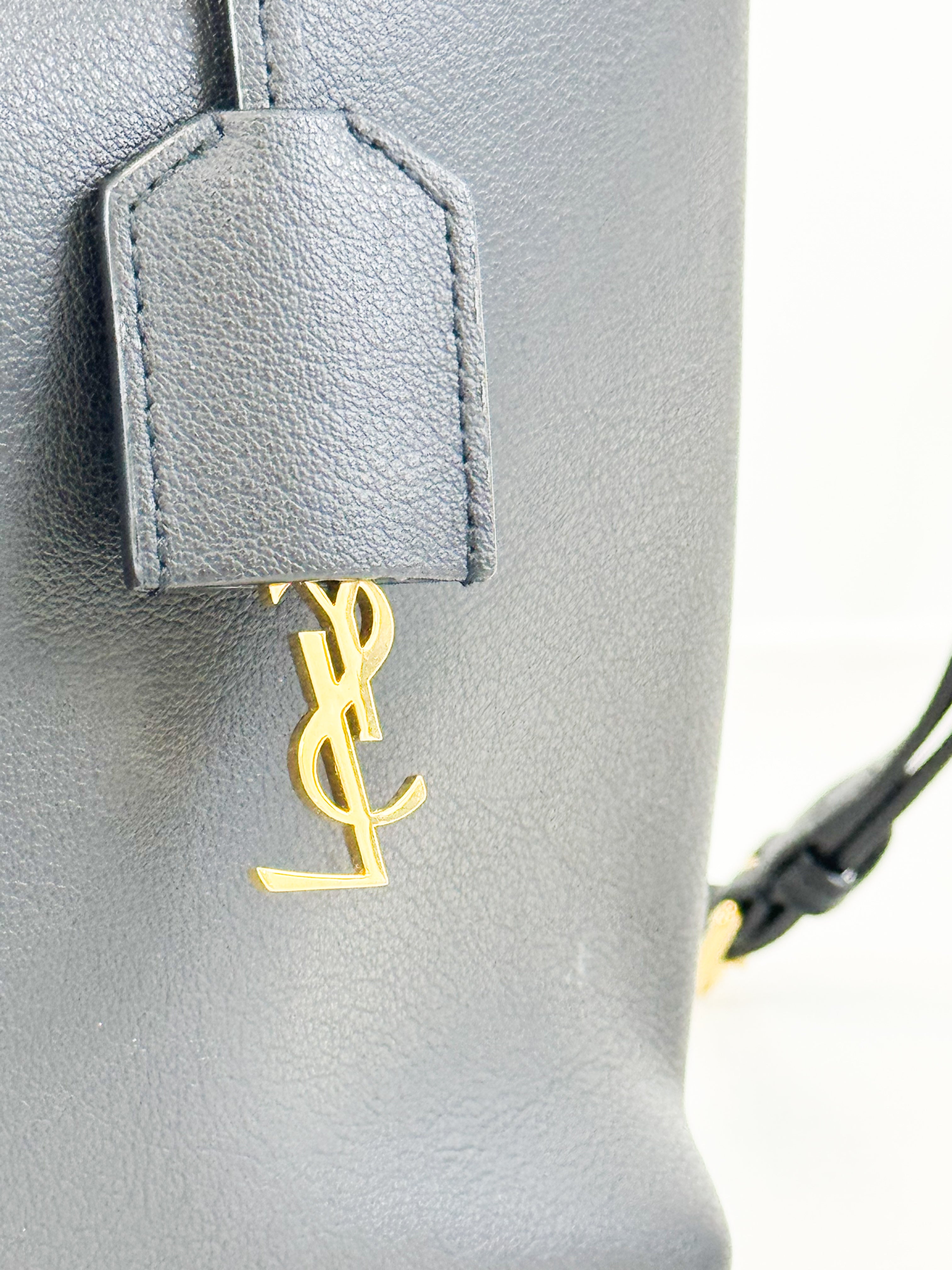 Saint Laurent Toy shopper Tote in Black Supple Leather