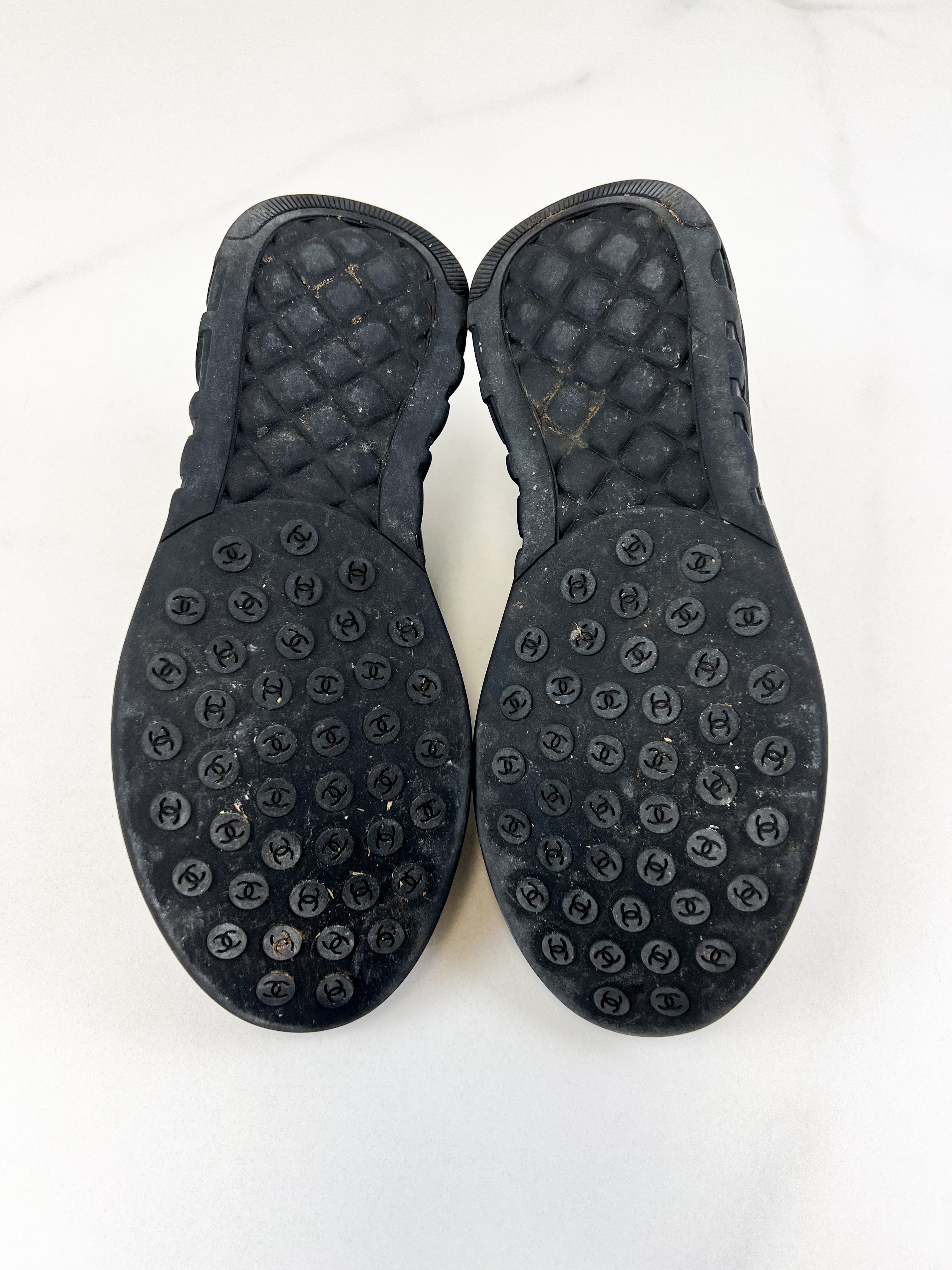 Chanel Black & White Low Top CC Sneaker Size 36