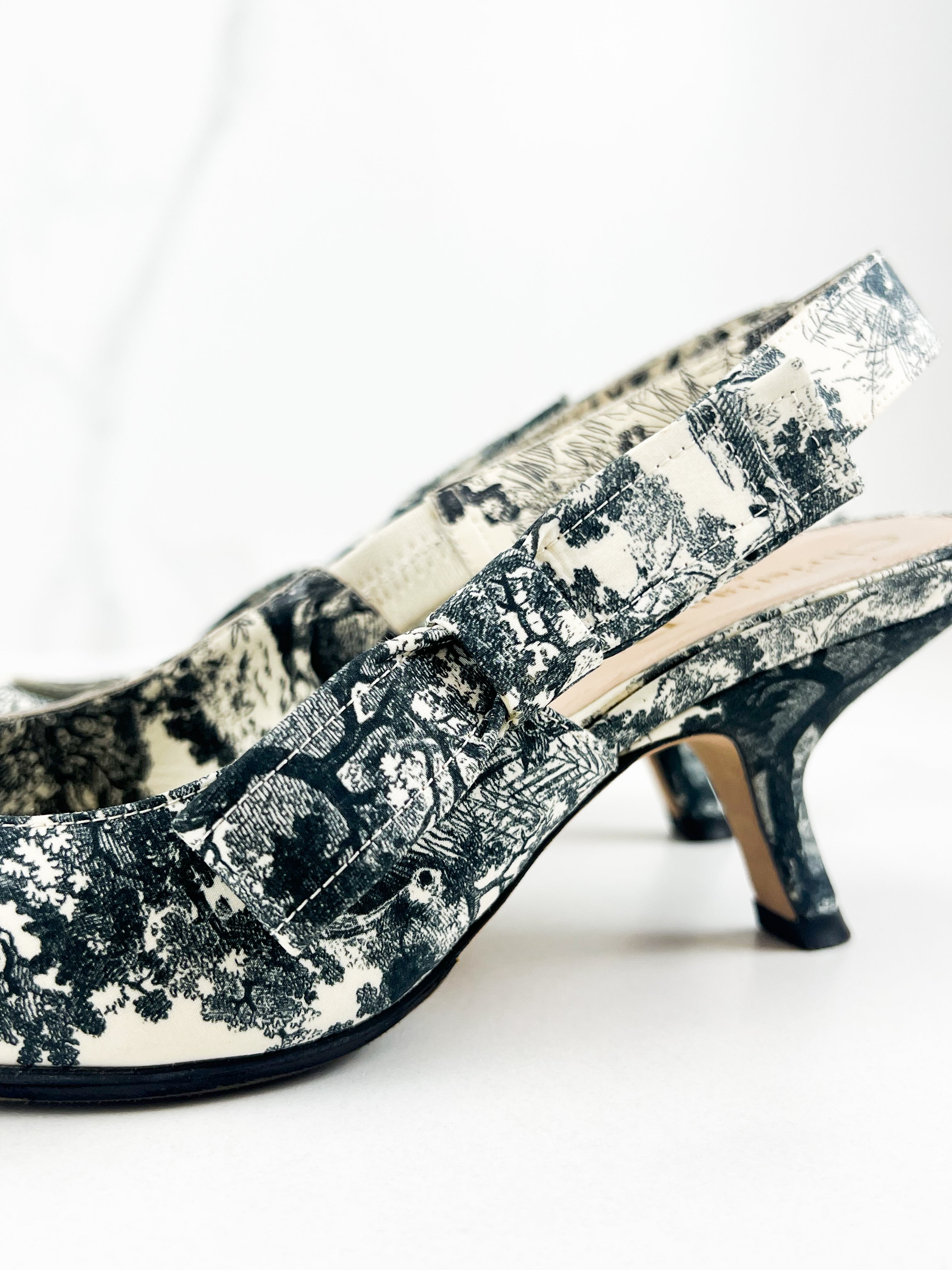 Christian Dior Toile de Jouy Sweet D Slingback Pumps Size 36D