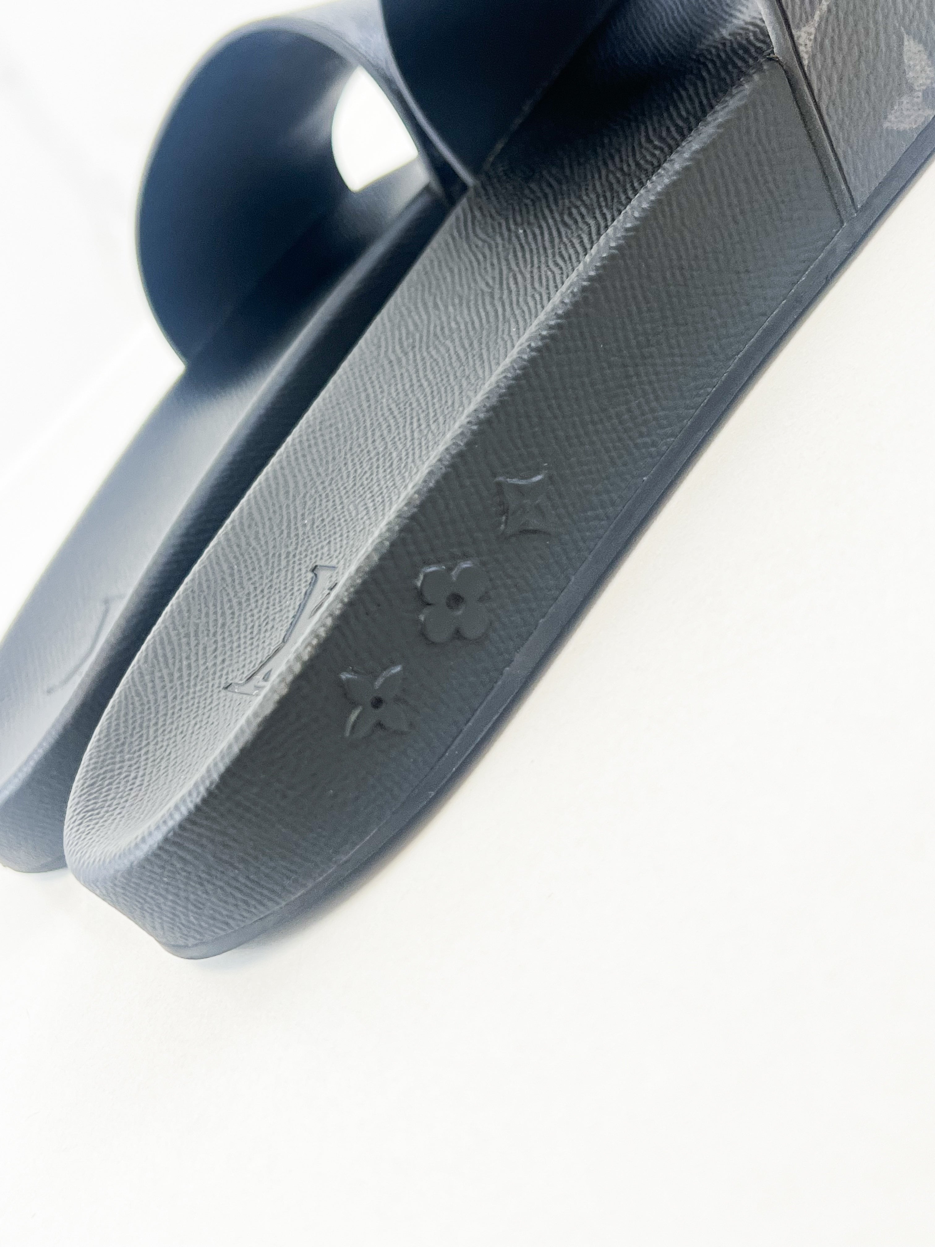 Louis Vuitton Men's Pool Slides Size 9