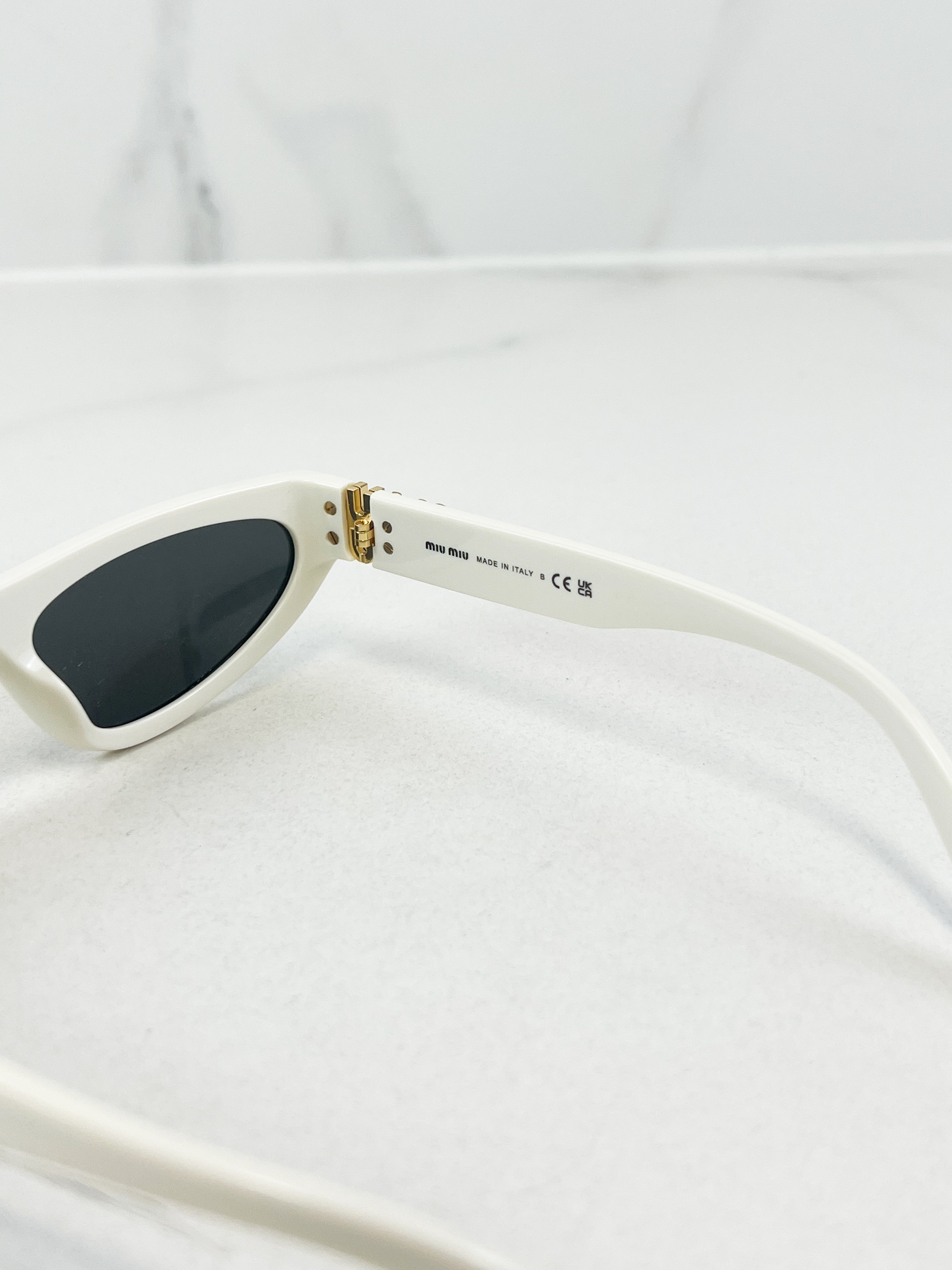 Miu Miu Glimpse Cat-eye Sunglasses In White