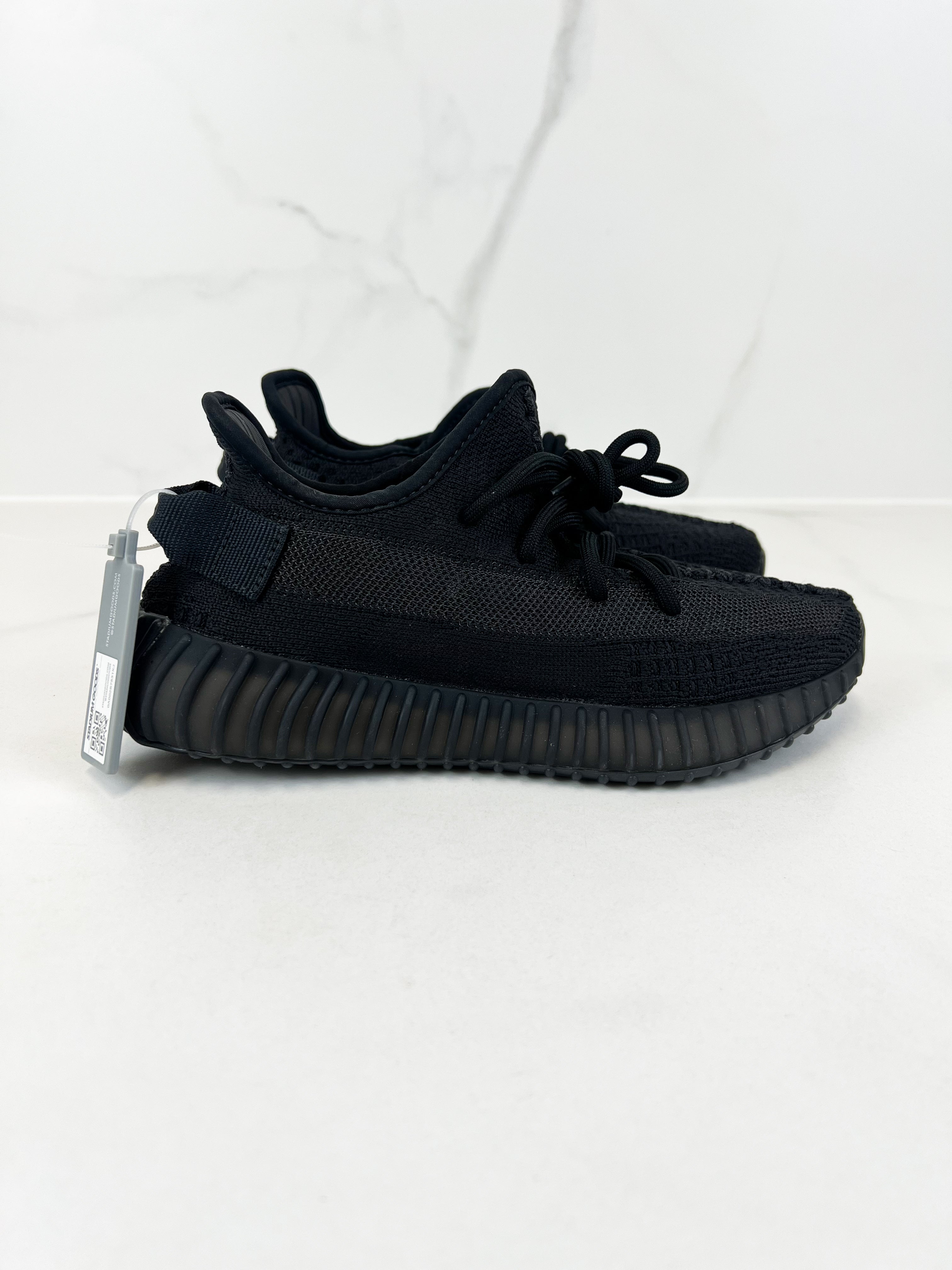 Yeezy Boost 350 Boost Onyx Size US5